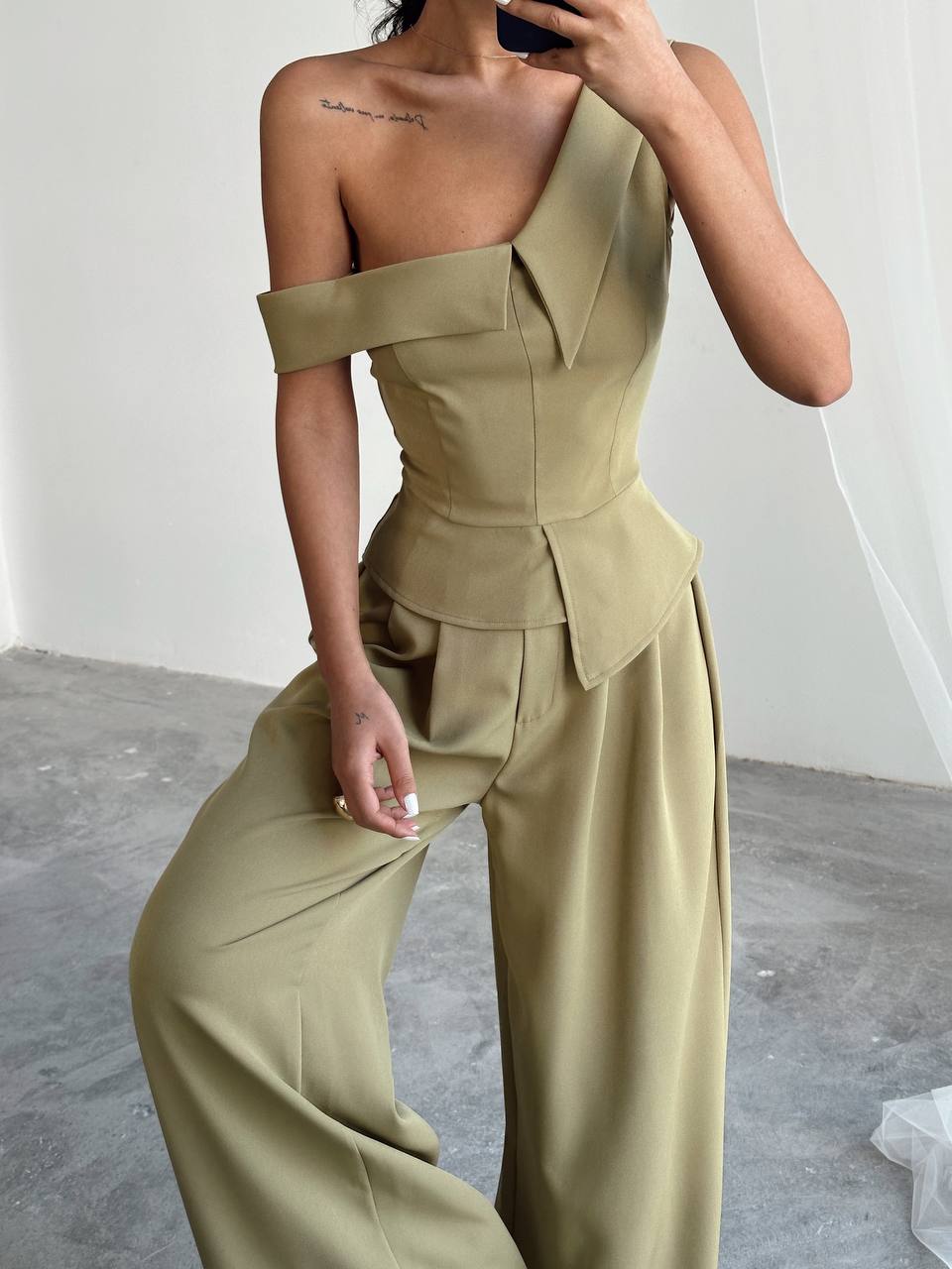 חולצת כתף אייבי