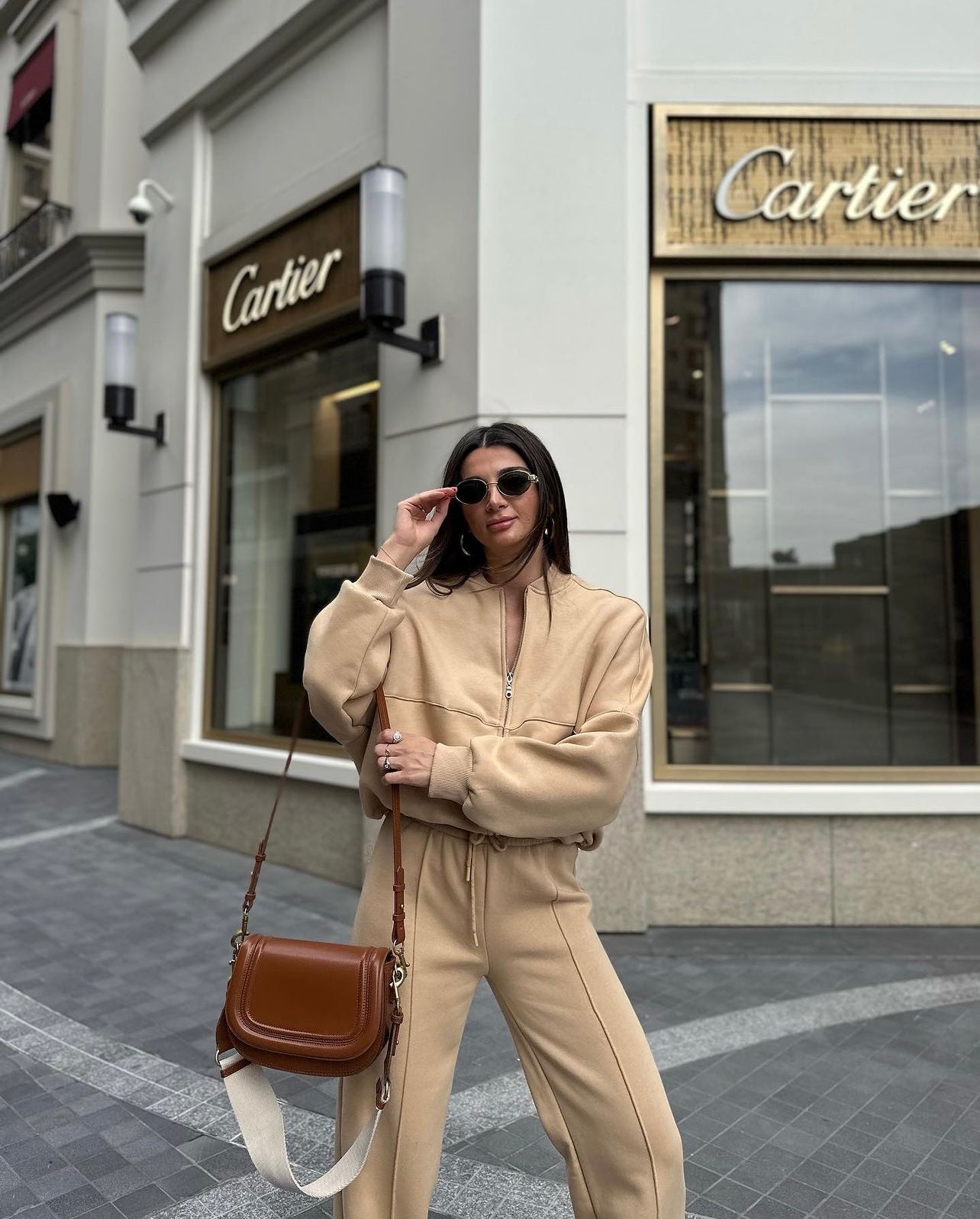 חליפת קרני שמנת