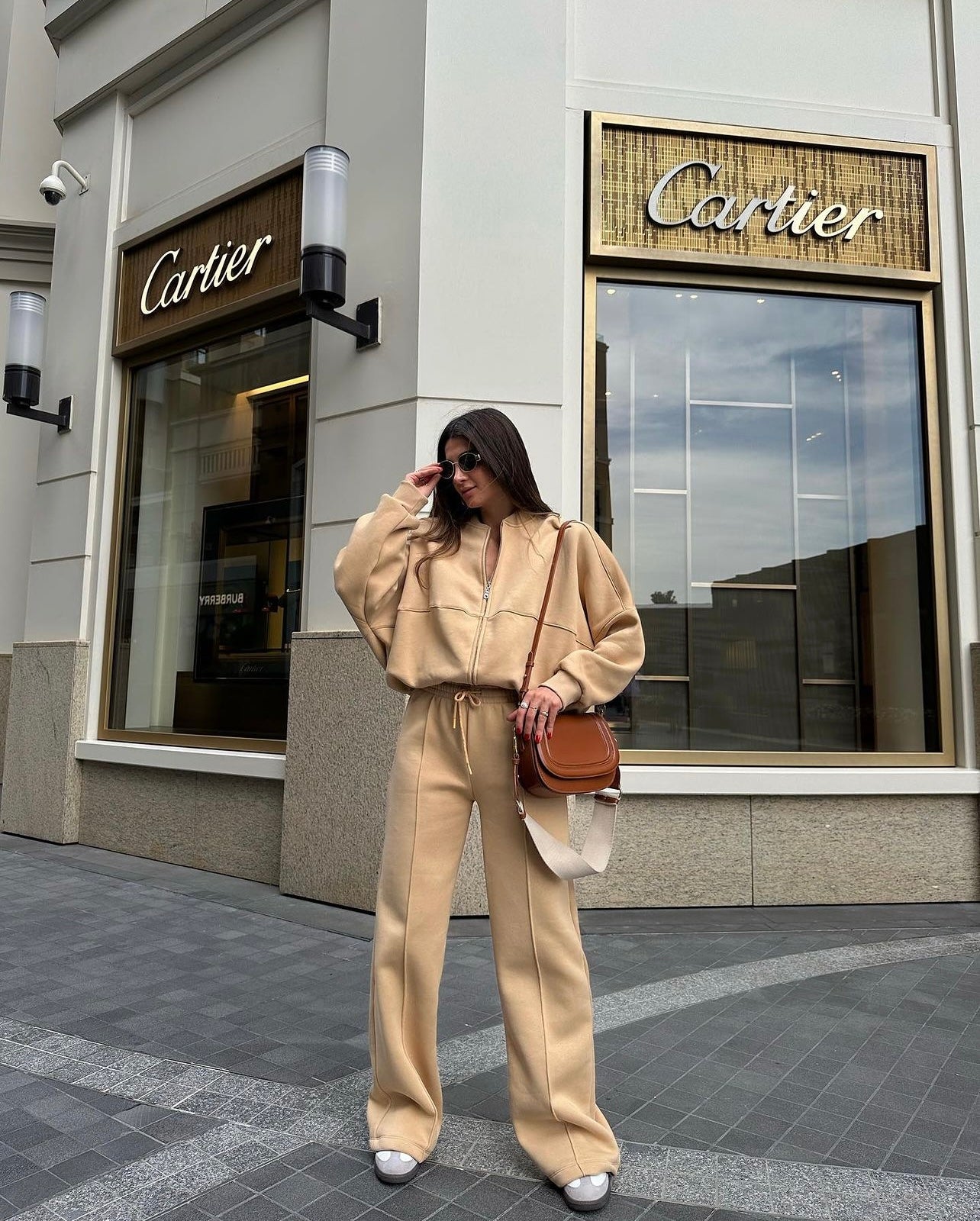 חליפת קרני שמנת