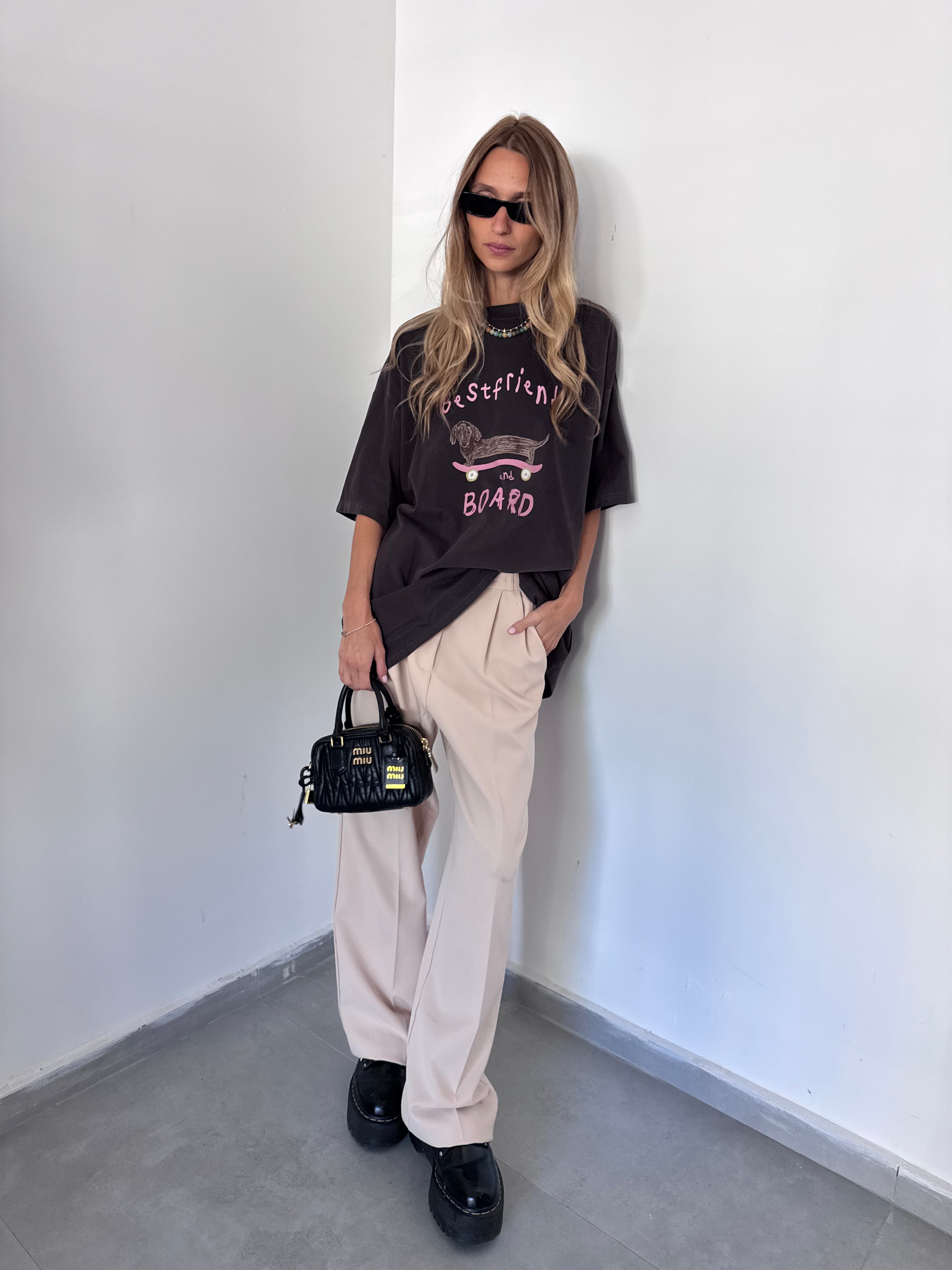 חולצת טי בסטי אפור