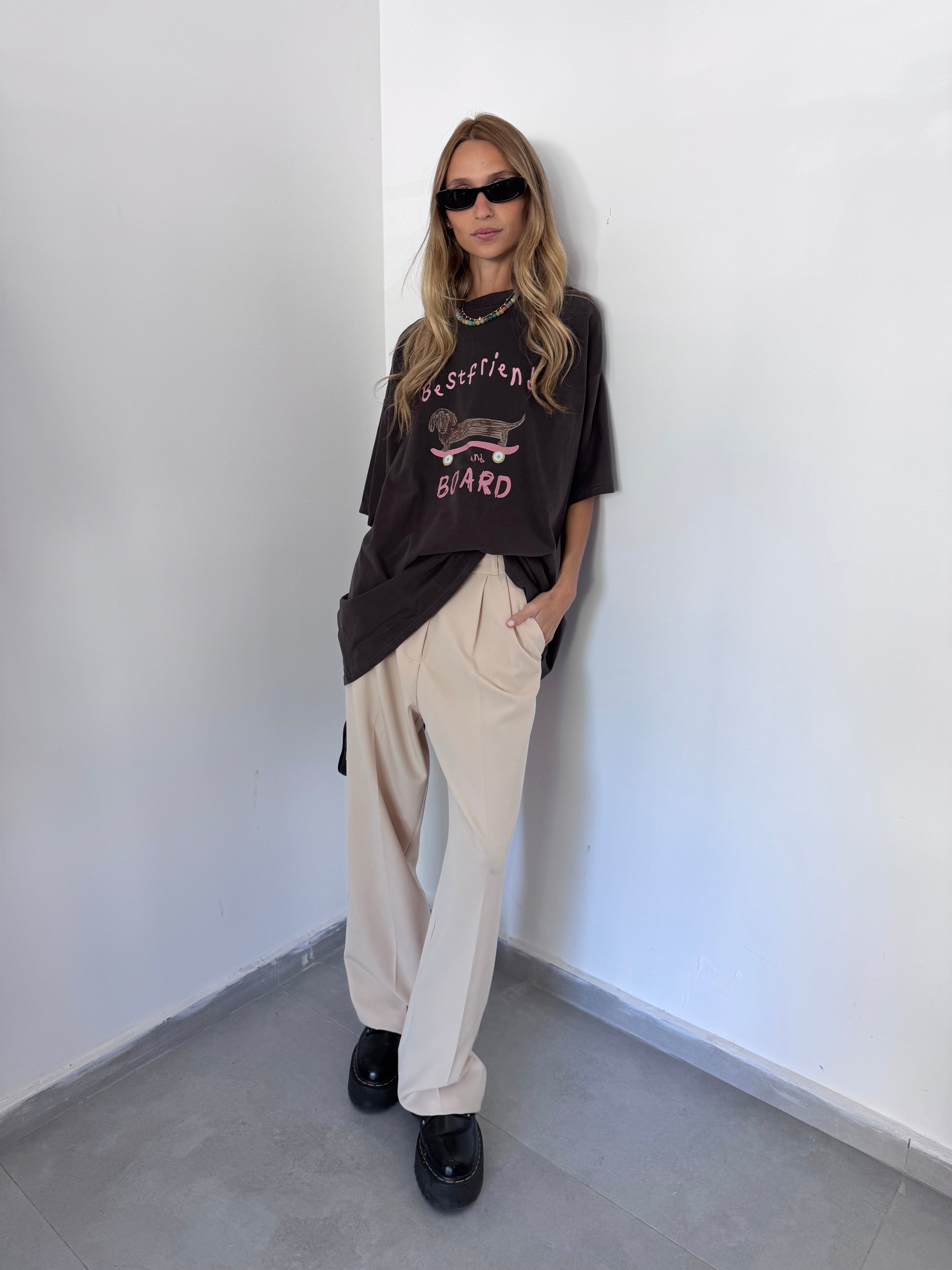 חולצת טי בסטי אפור