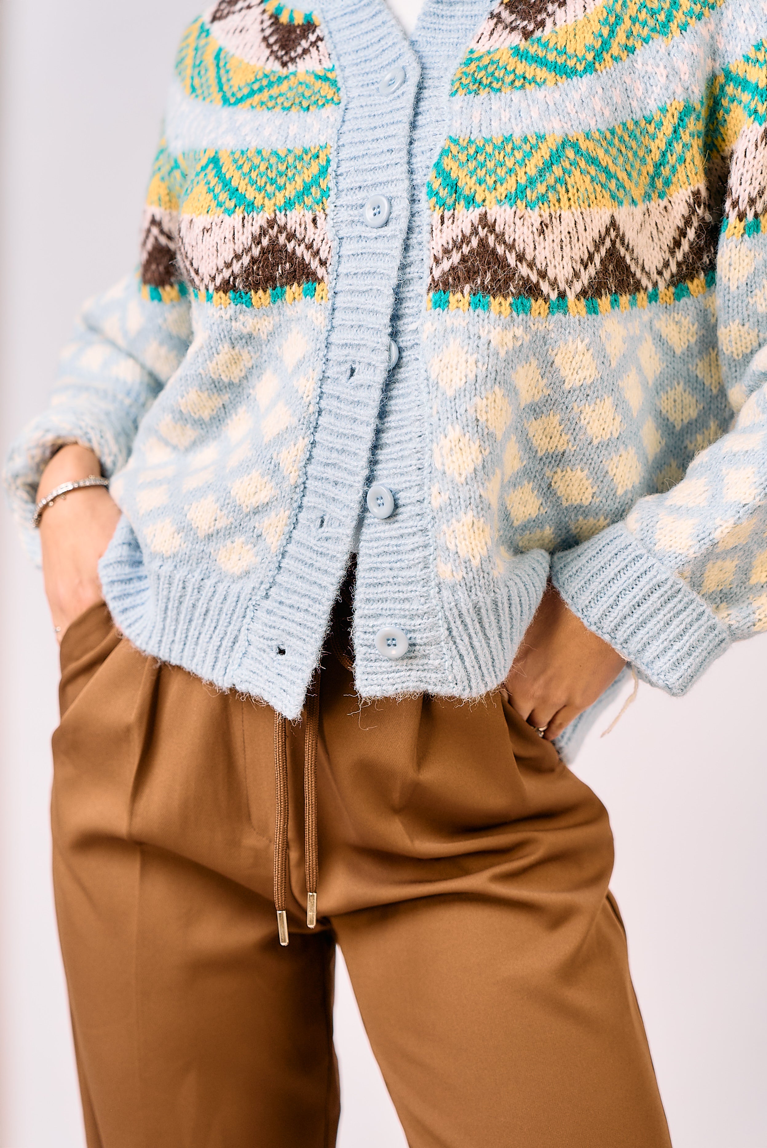 סריג קרדיגן אליס