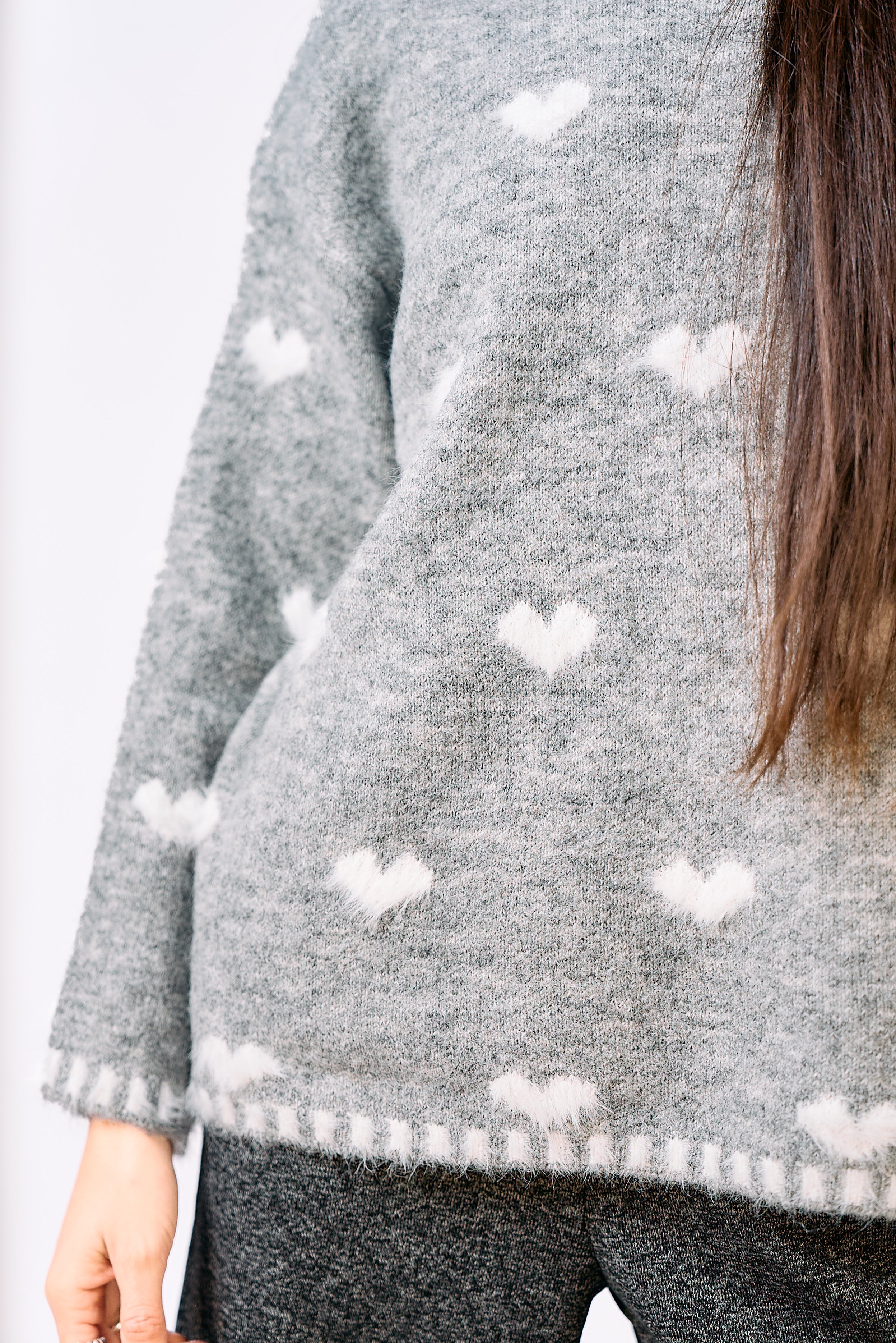 סריג לבבות אפור