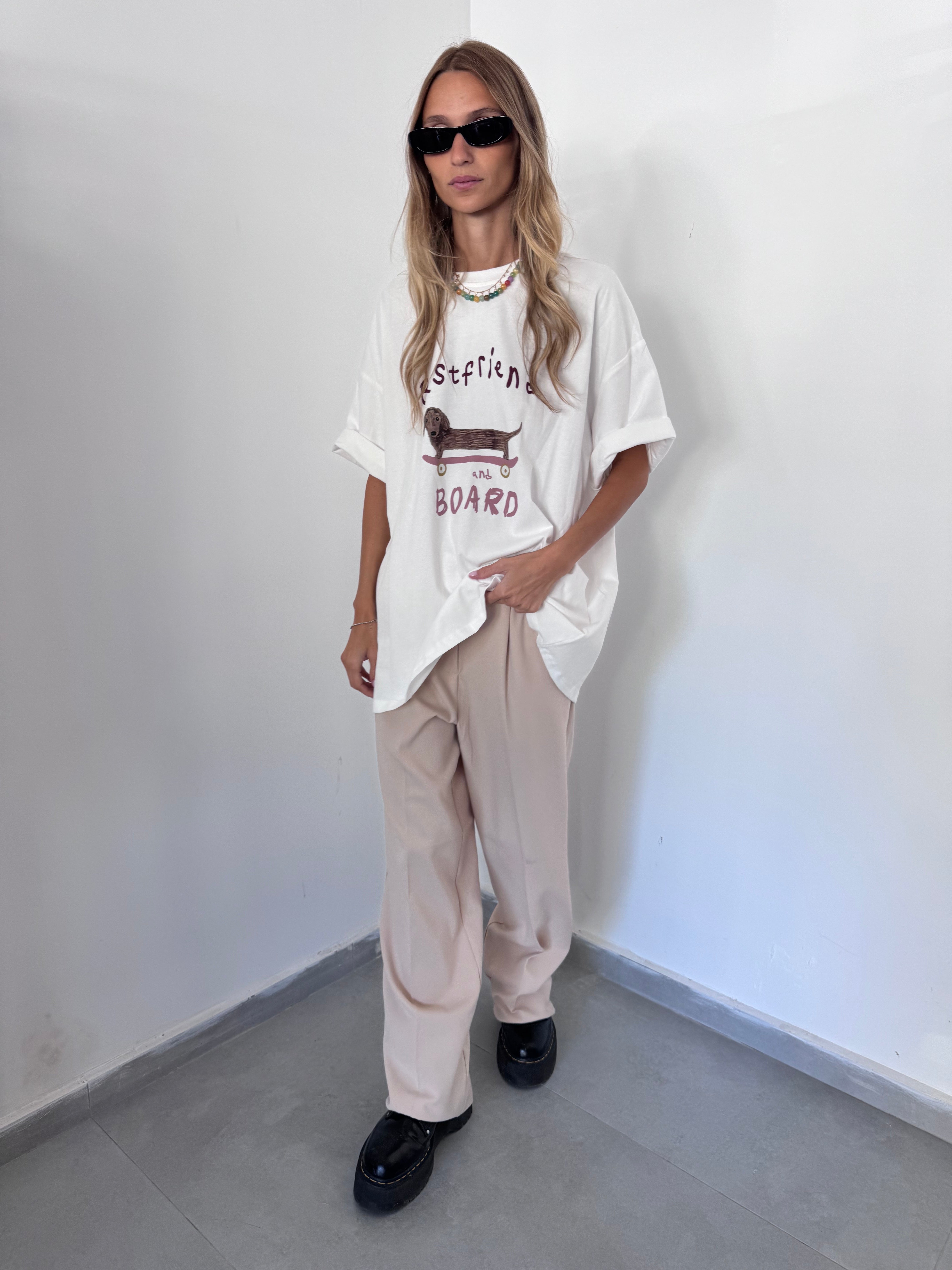 חולצת טי בסטי לבן