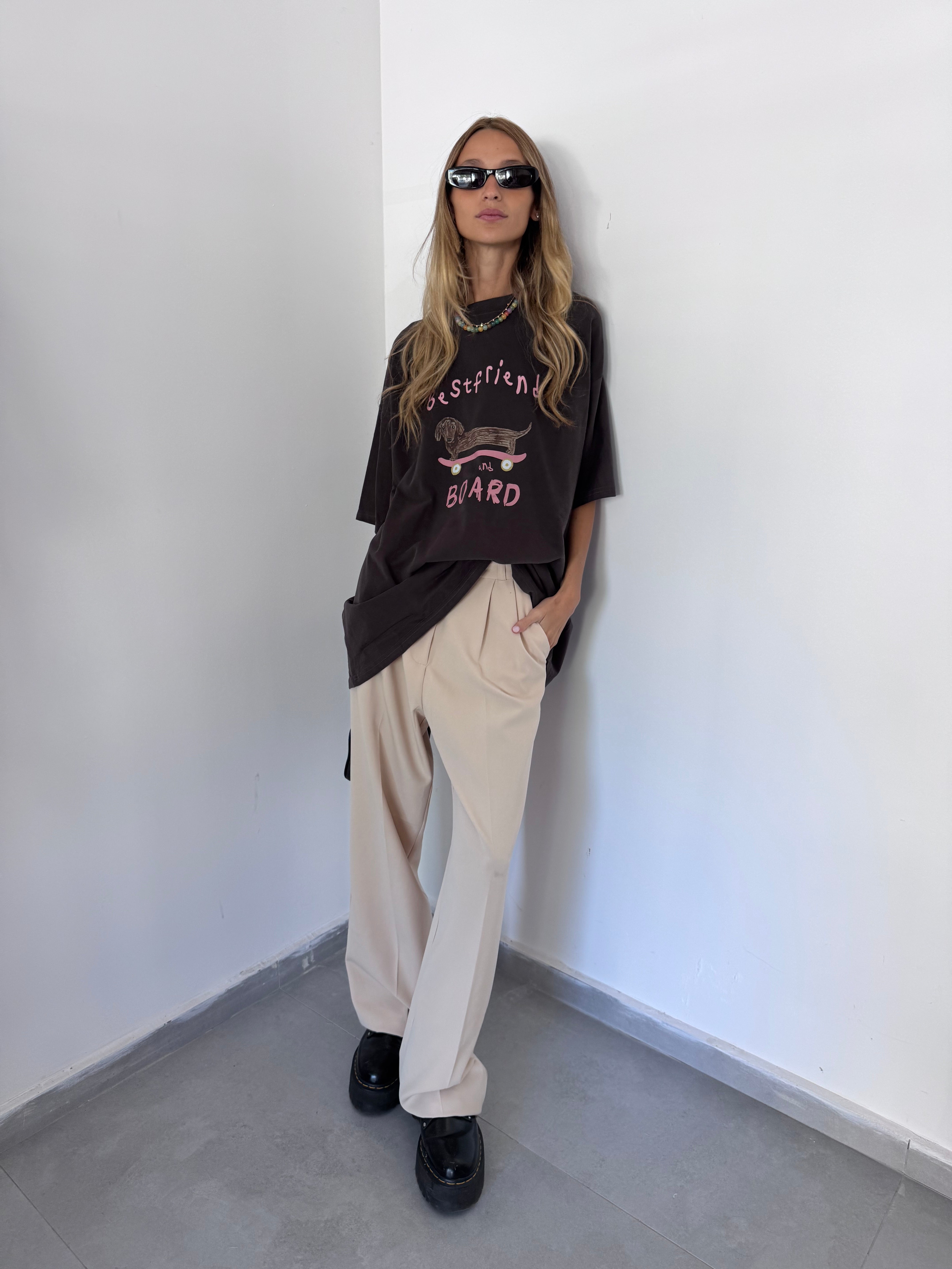 חולצת טי בסטי אפור