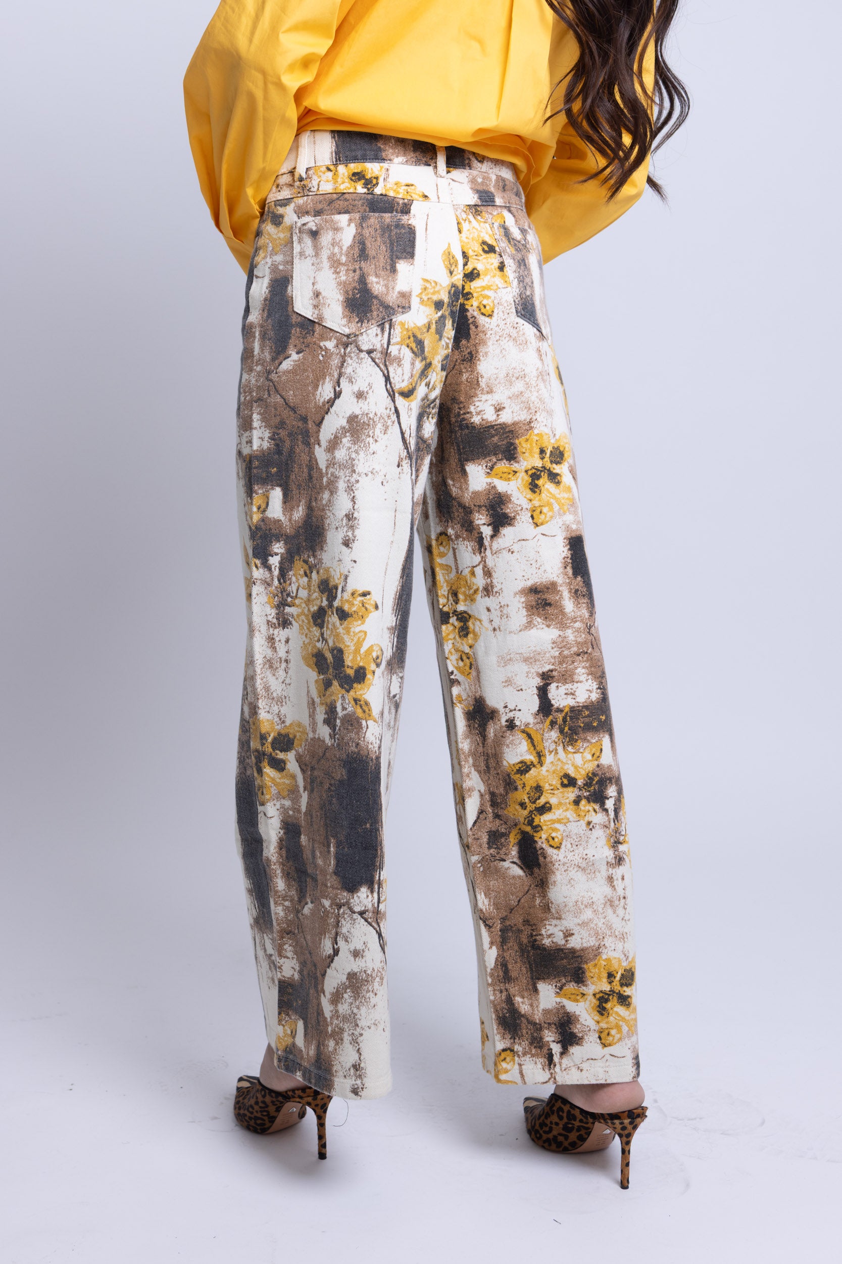 ג׳ינס טורו גווני חום