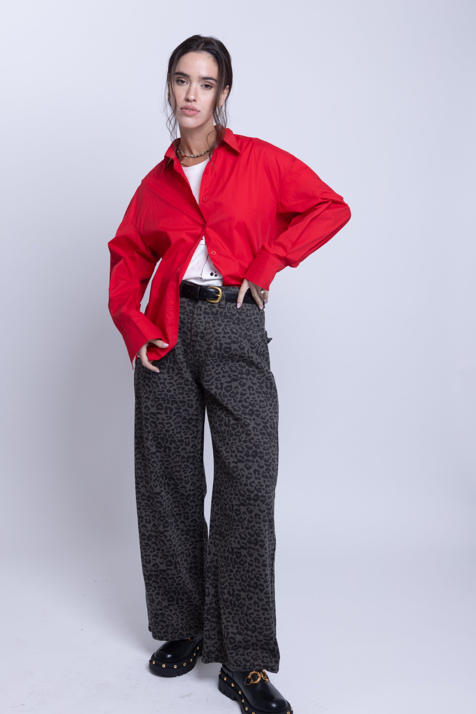 מכופתרת שחר אדום