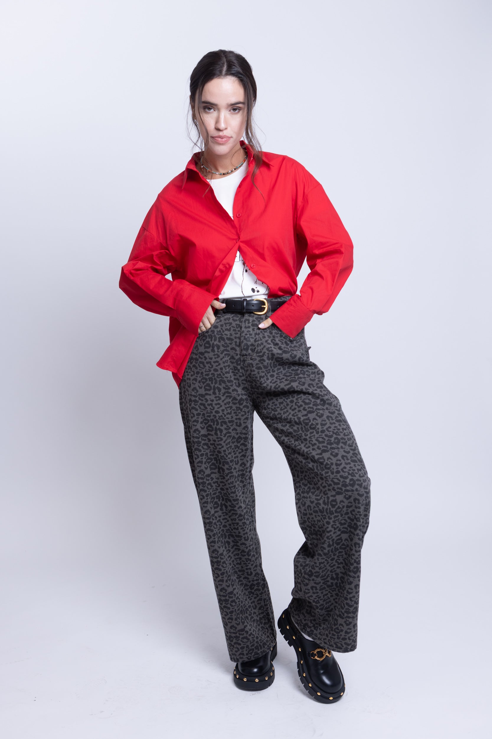 מכופתרת שחר אדום