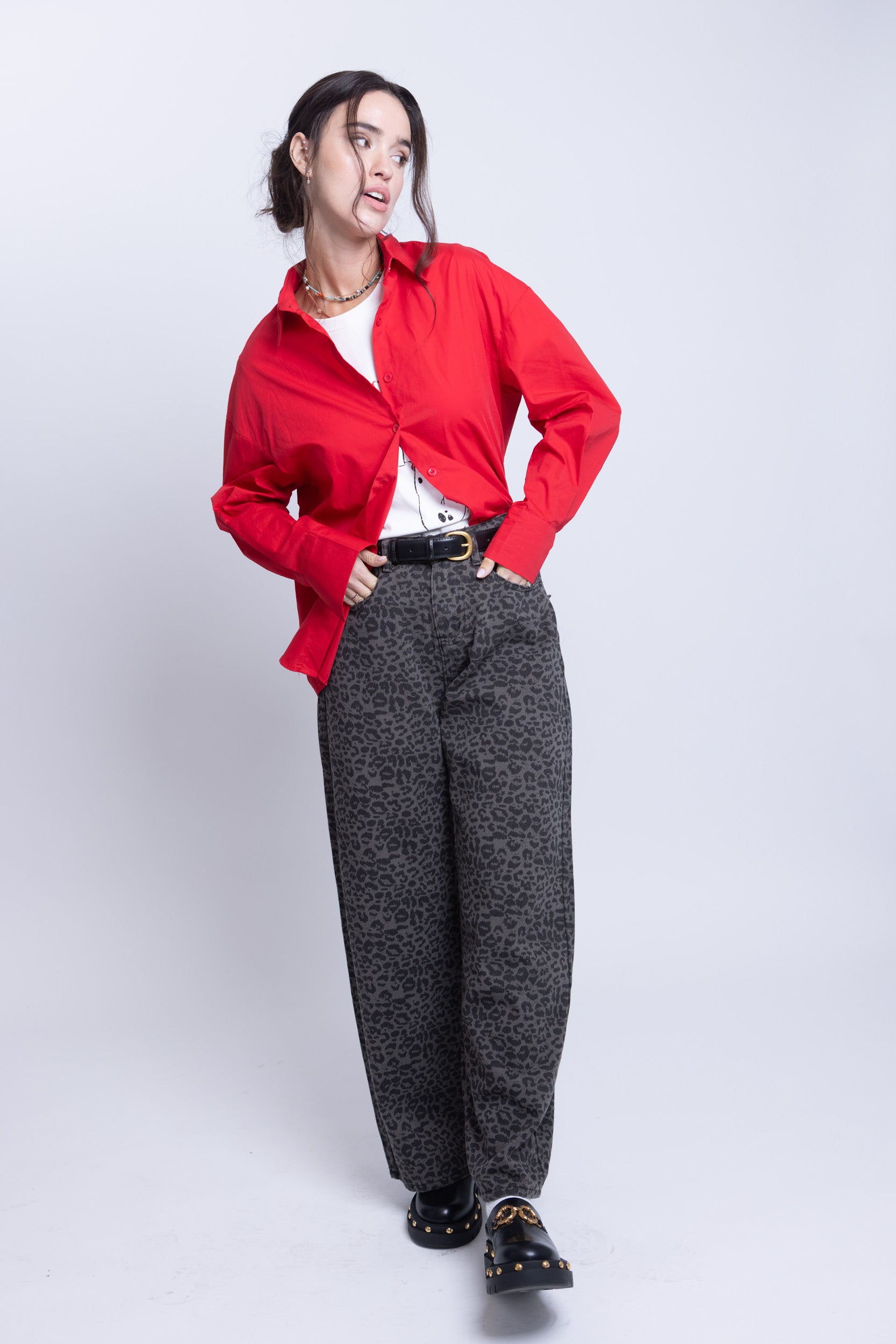 מכופתרת שחר אדום