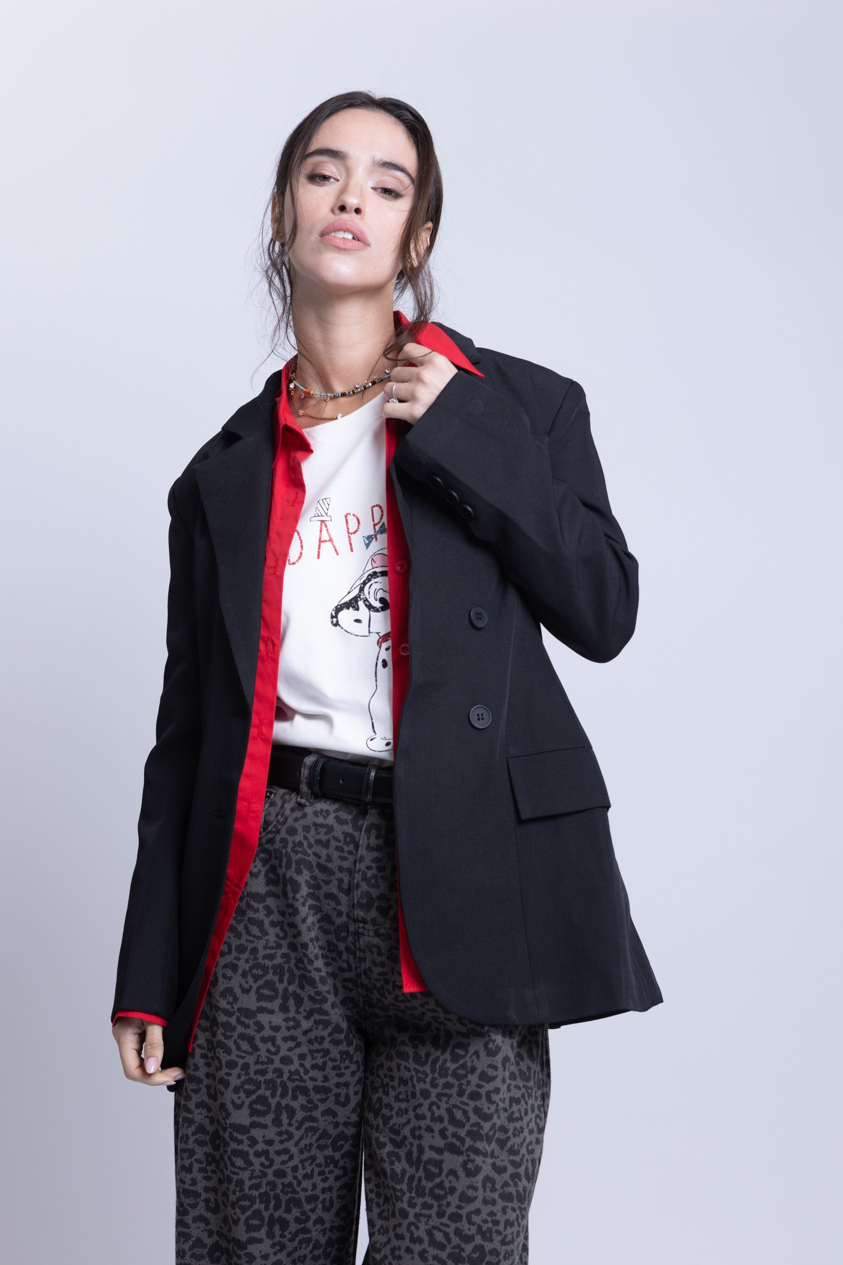 בלייזר מחויט רומי שחור