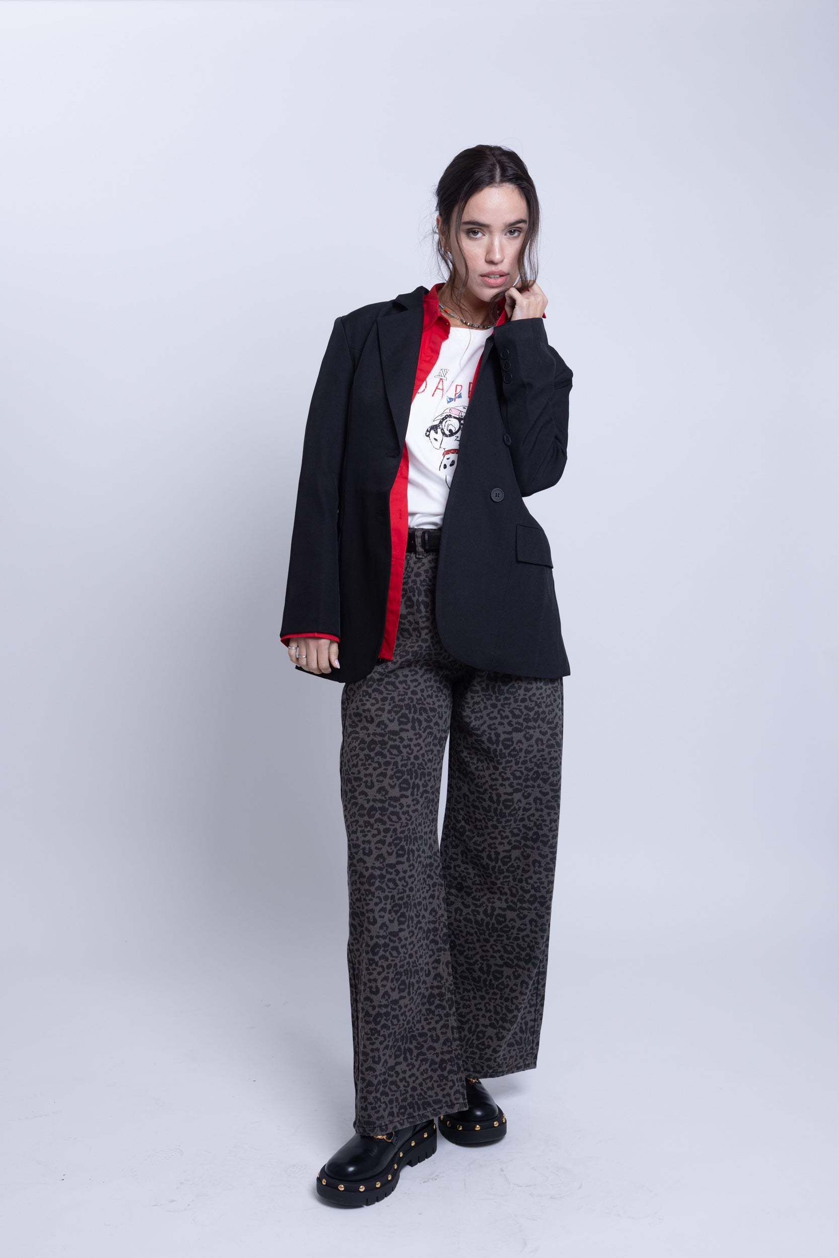 בלייזר מחויט רומי שחור