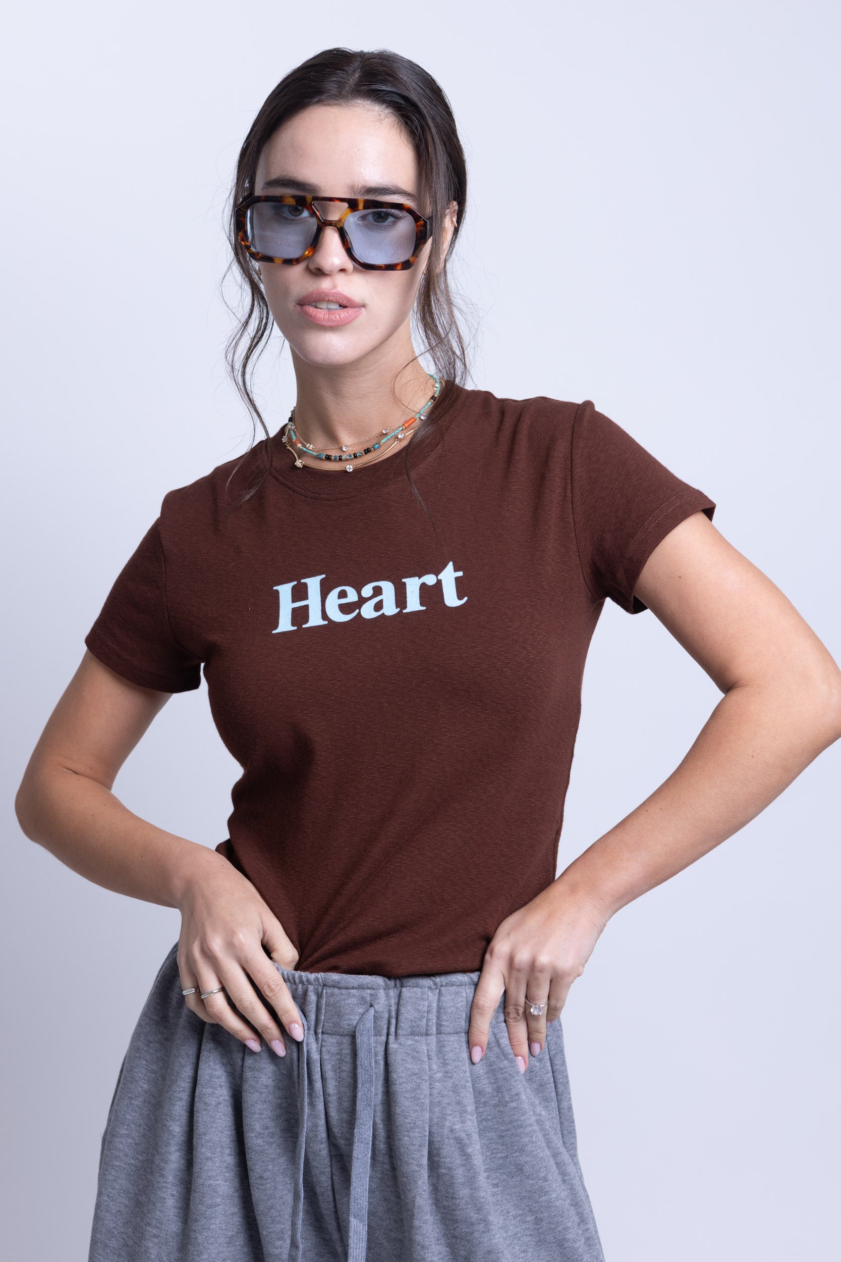 חולצת טי הארט חום