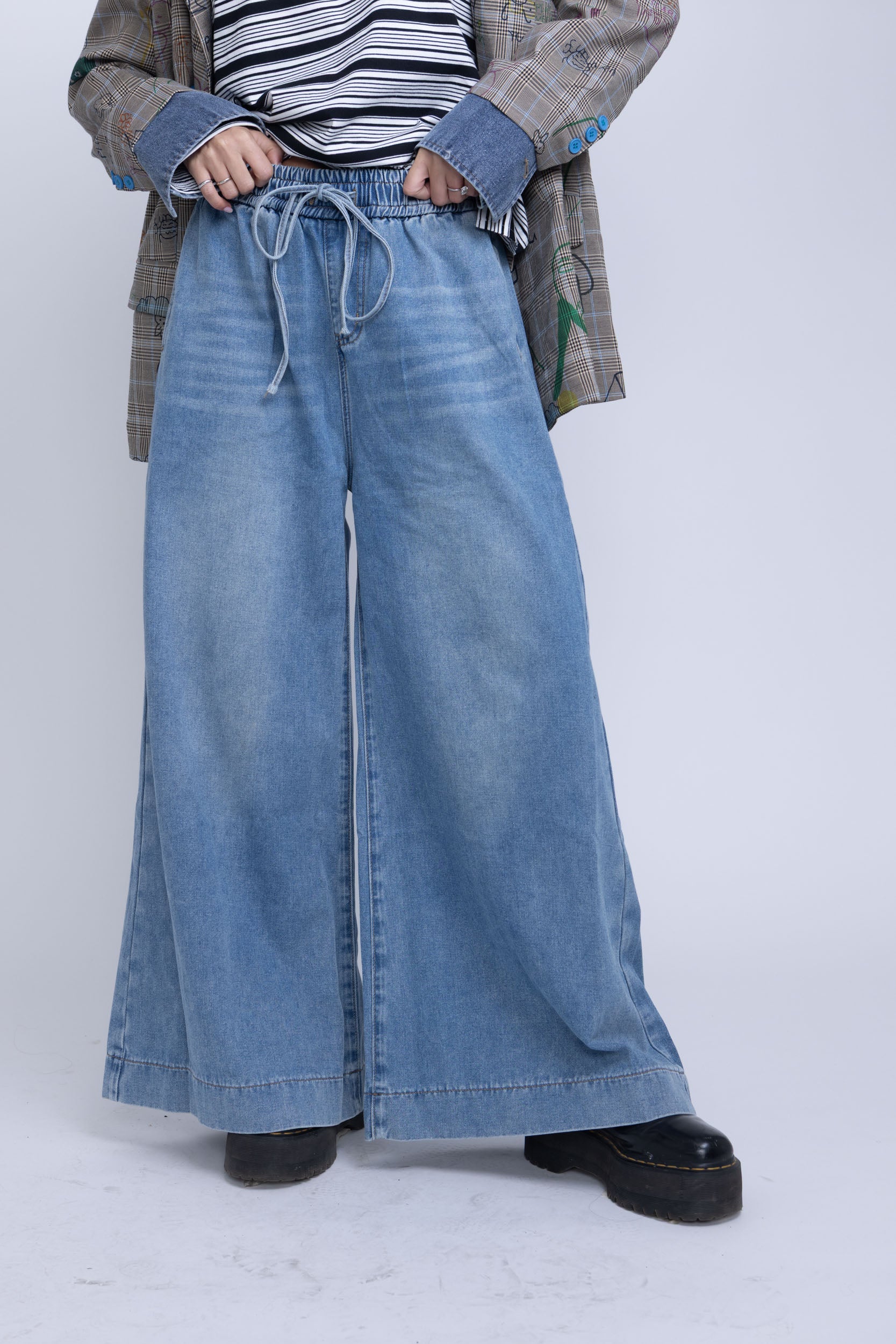 ג׳ינס מתרחב בלה