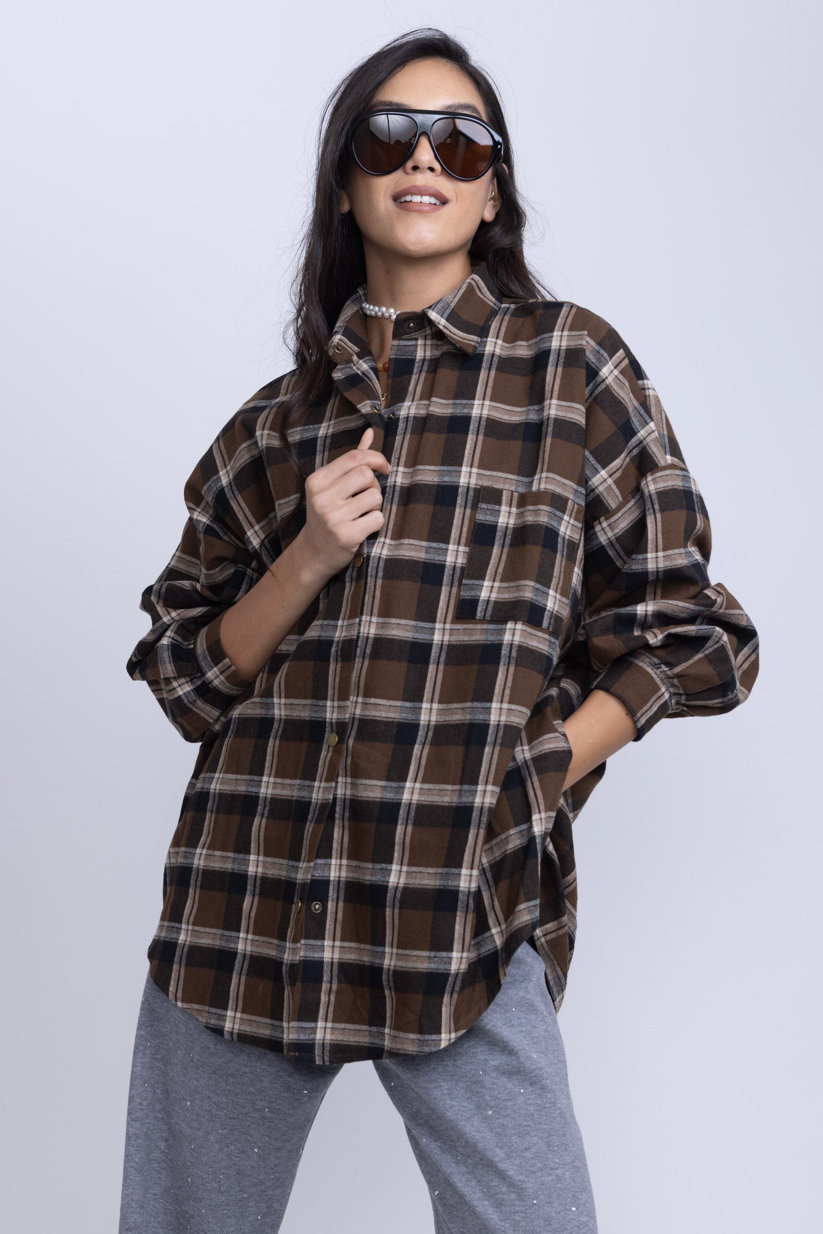 מכופתרת אייזק משבצות חום