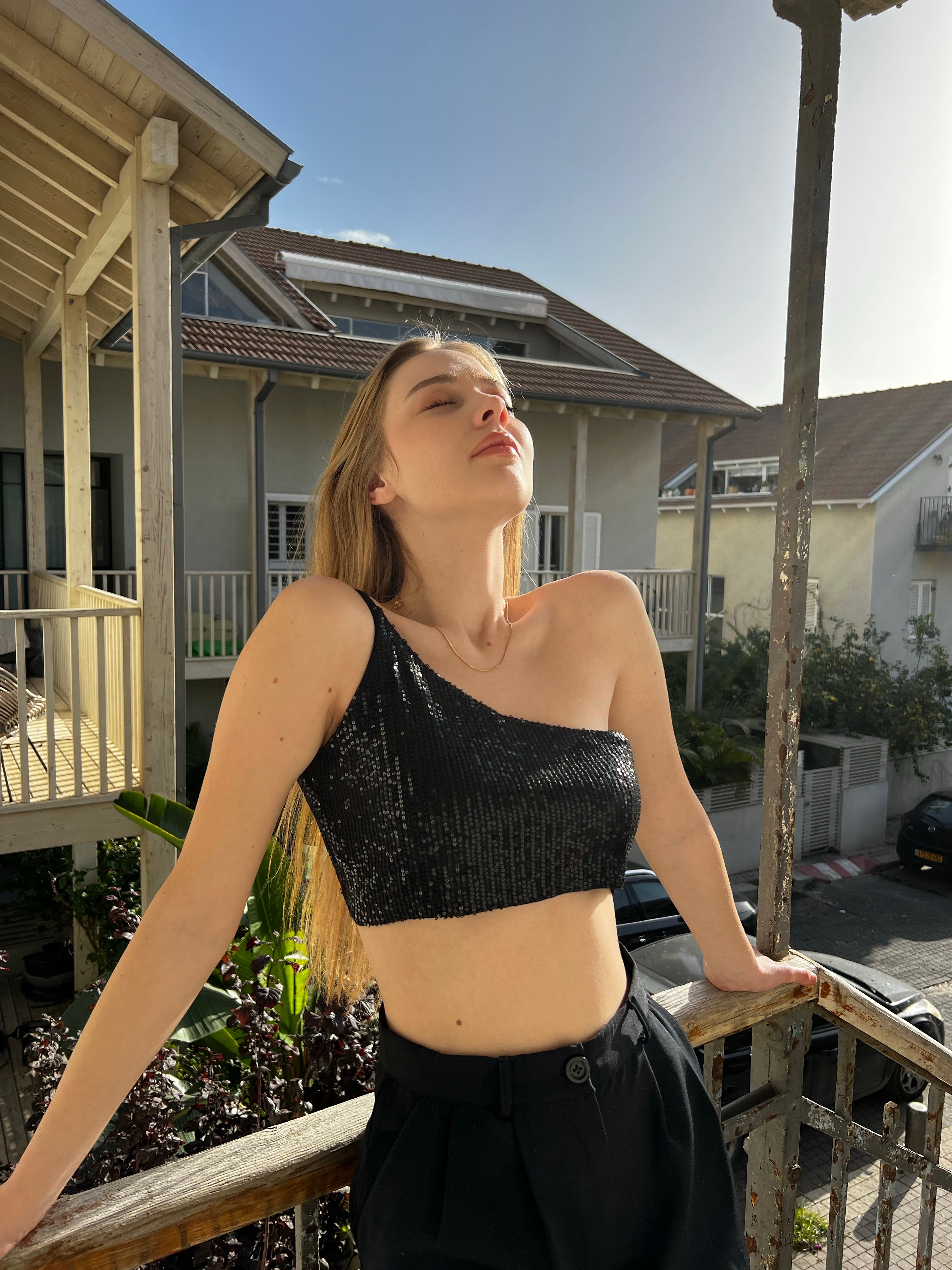 גופית פייטים כתף אחת