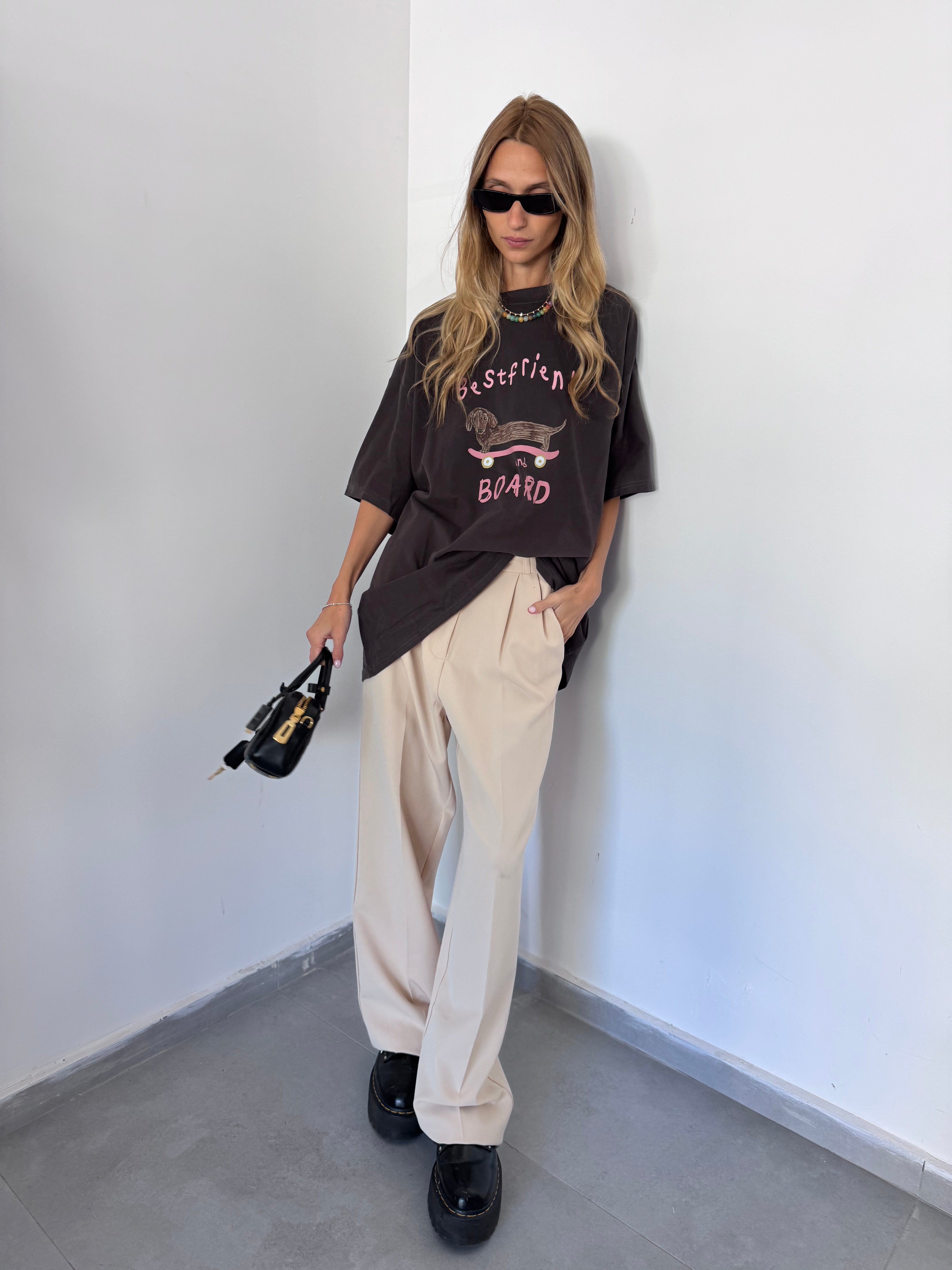 חולצת טי בסטי אפור