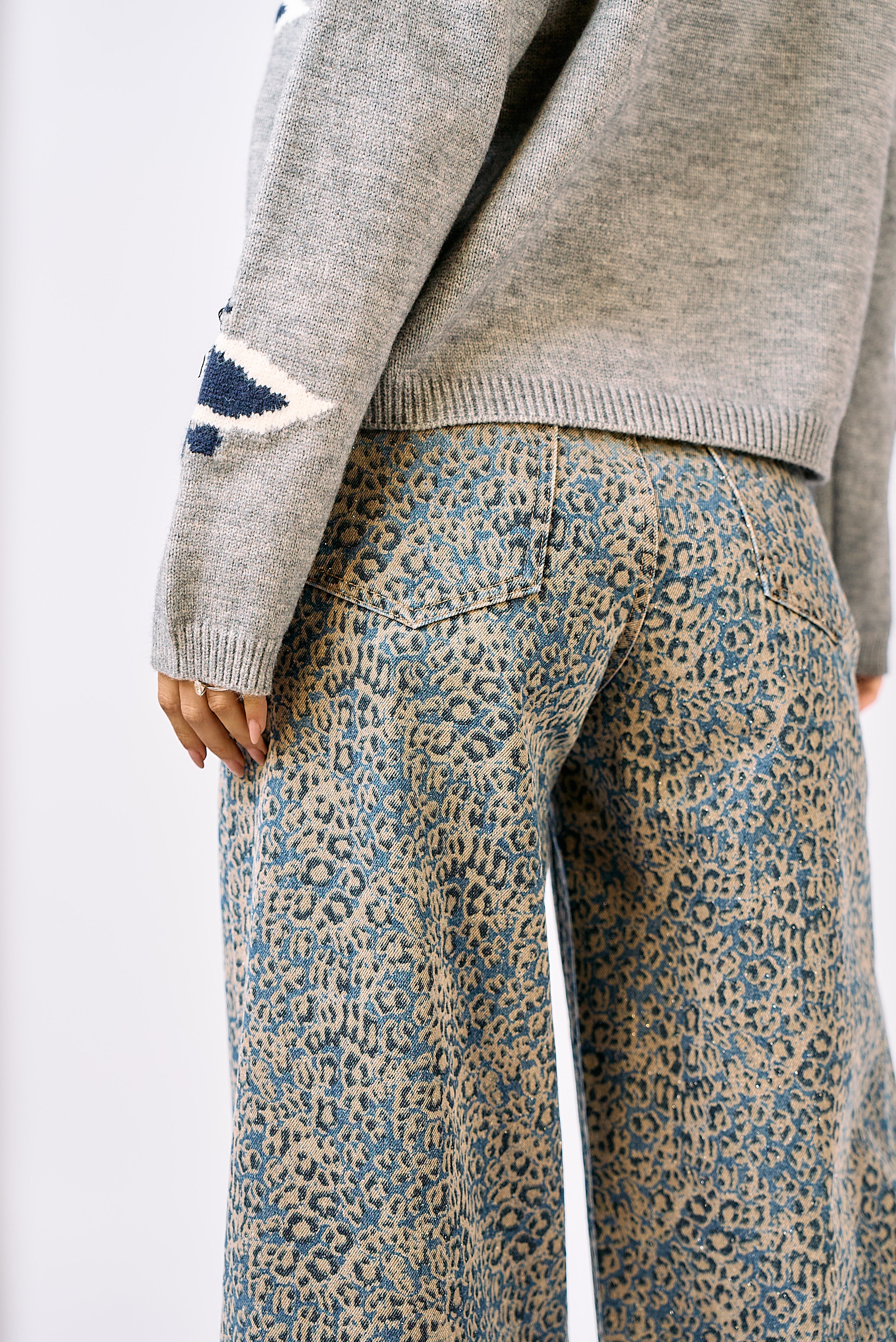 ג׳ינס לארה מנומר