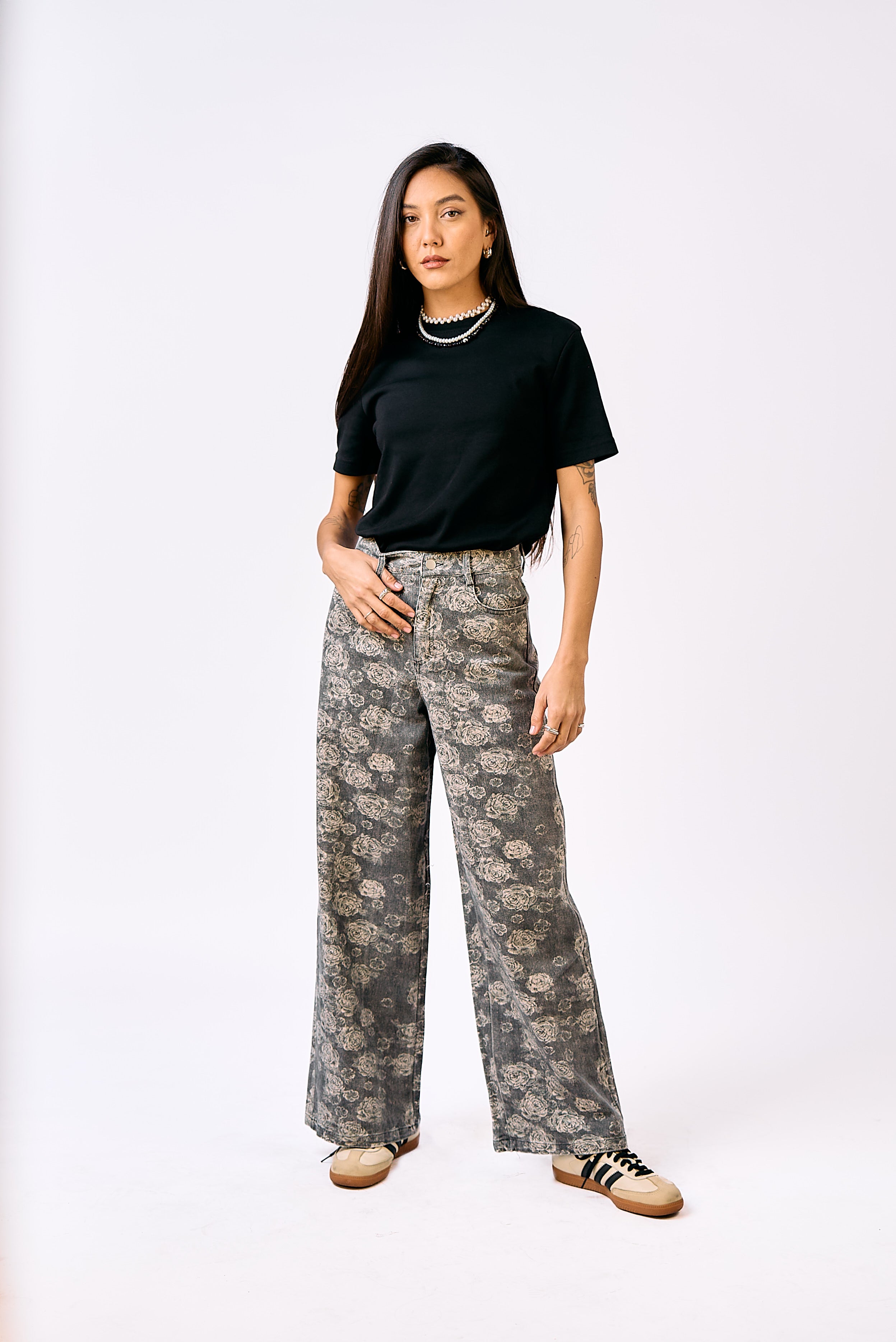 ג׳ינס היילי פרחים שחור