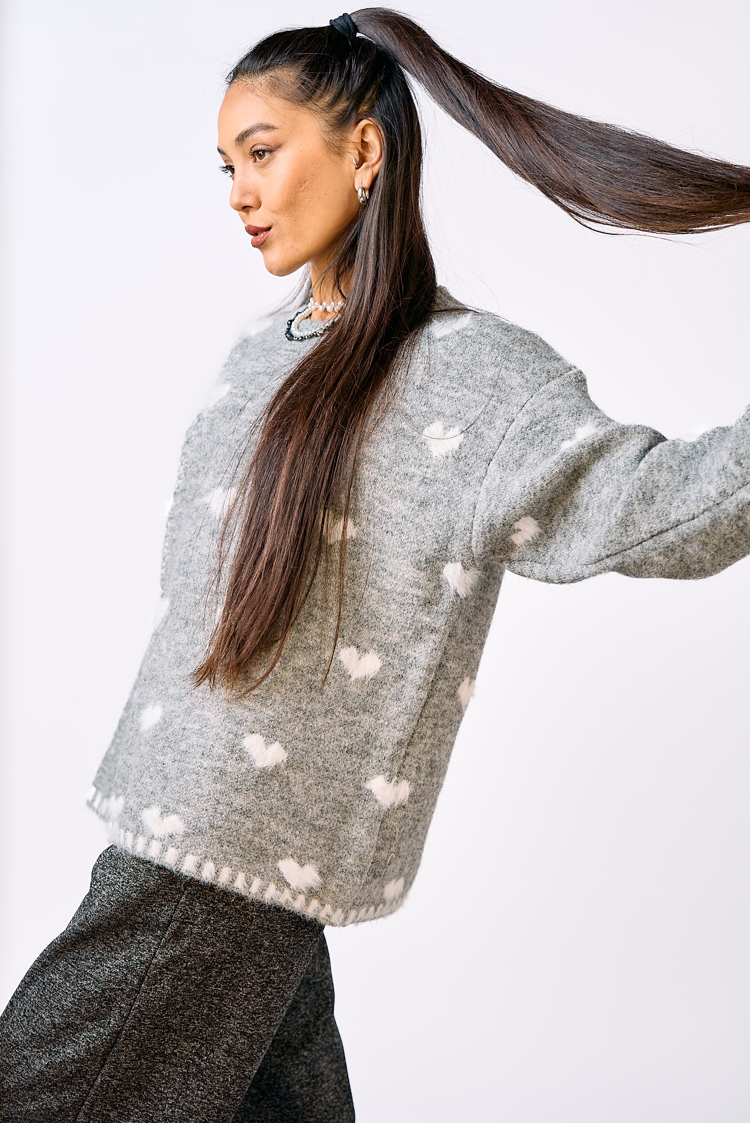 סריג לבבות אפור