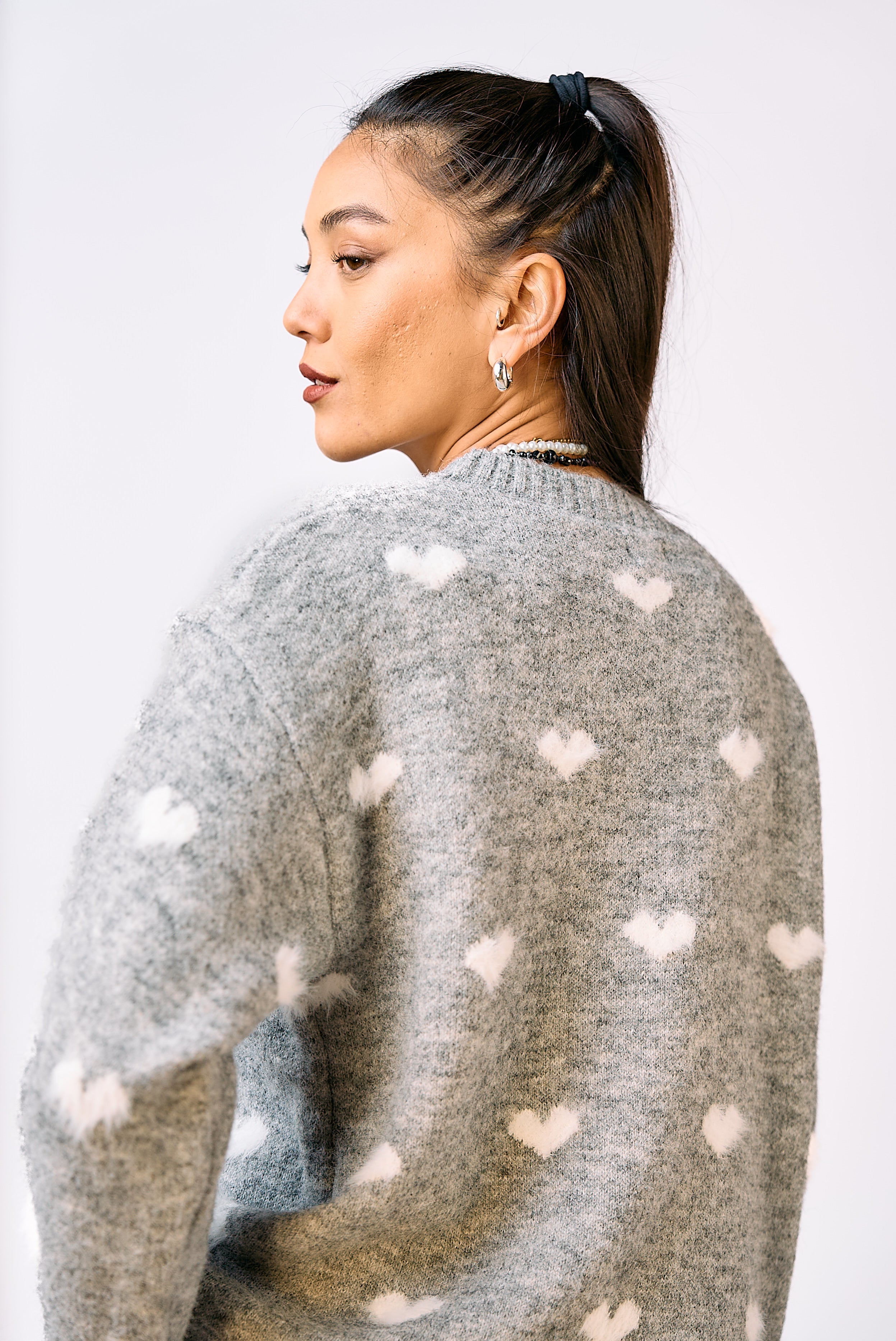 סריג לבבות אפור