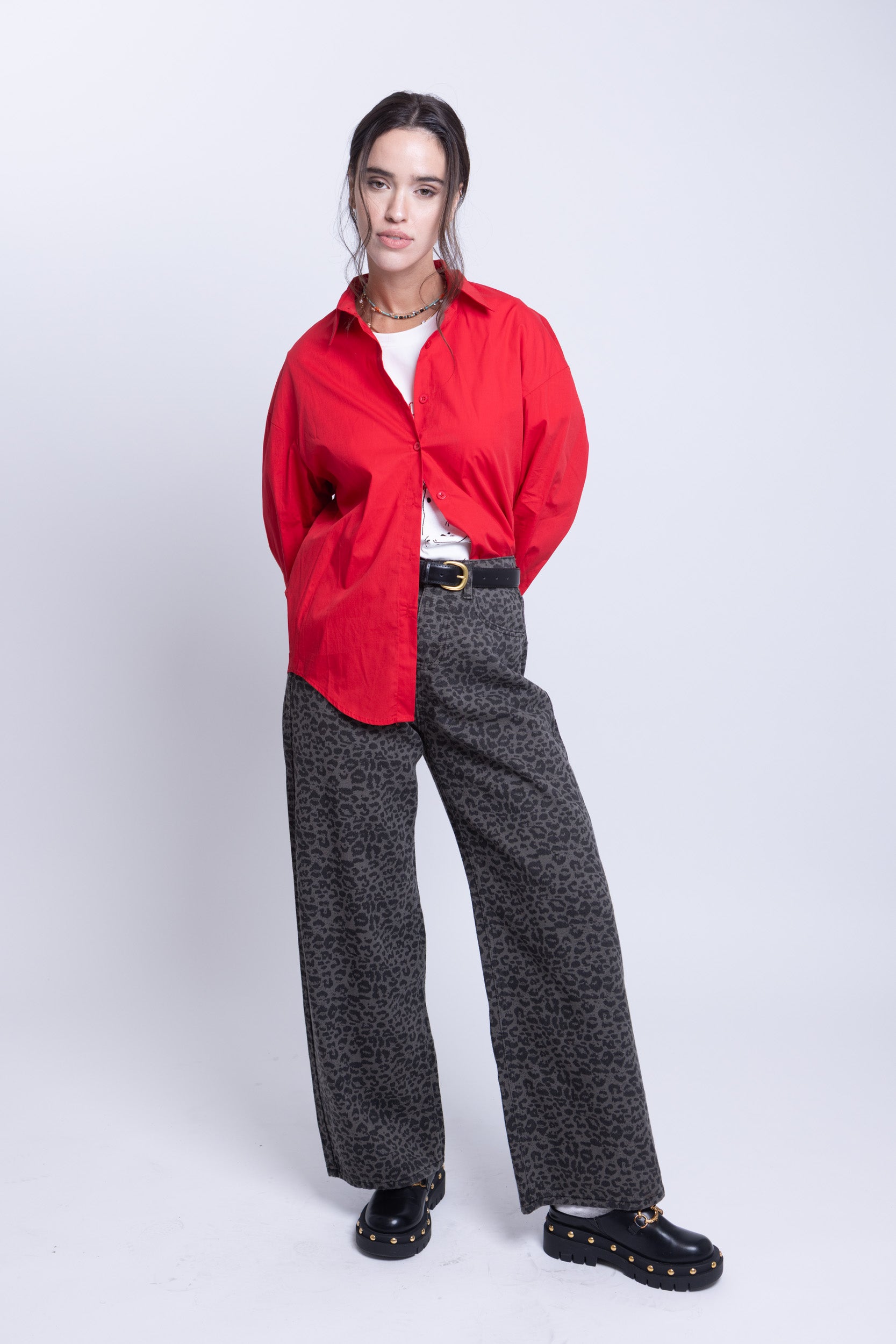 מכופתרת שחר אדום