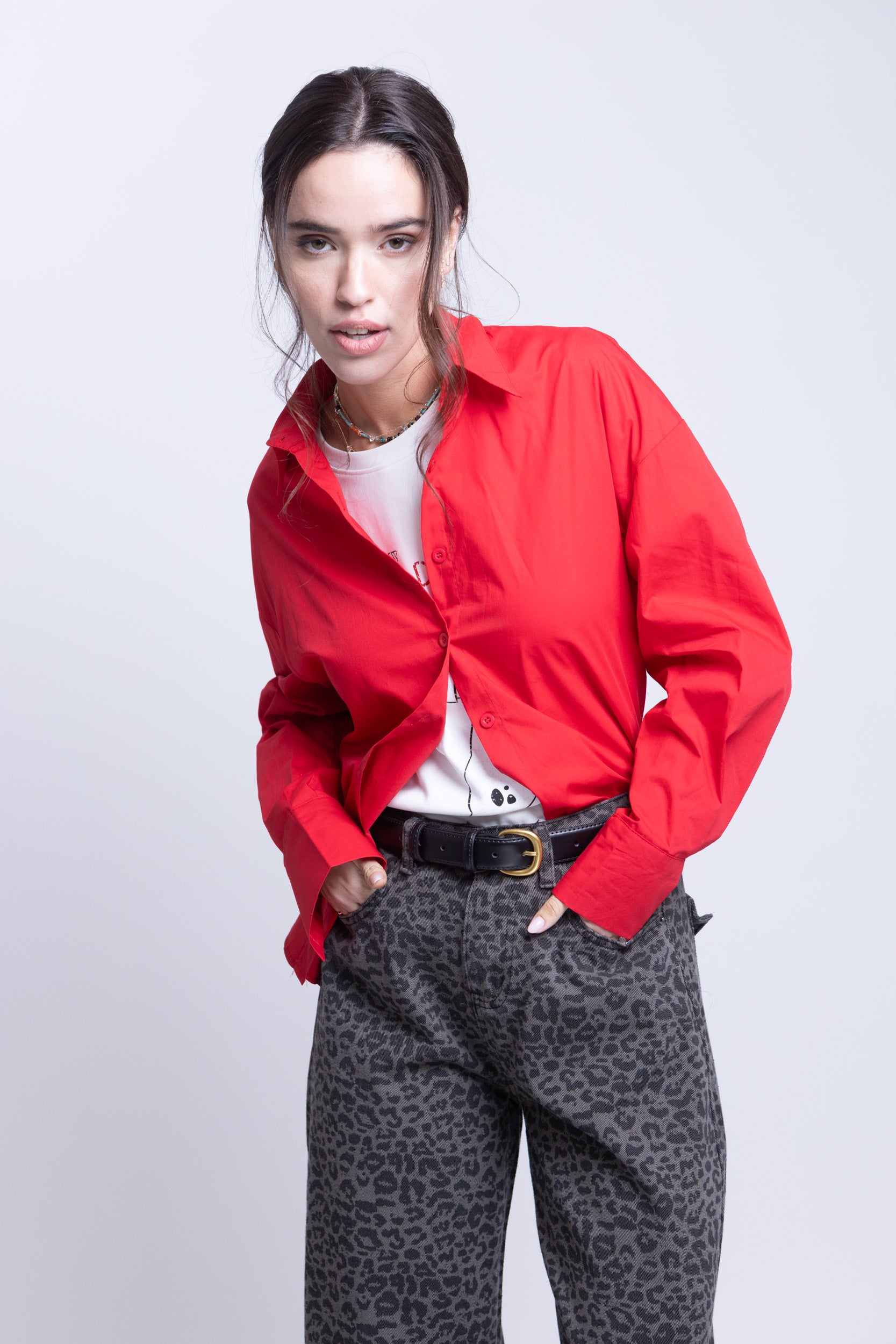 מכופתרת שחר אדום