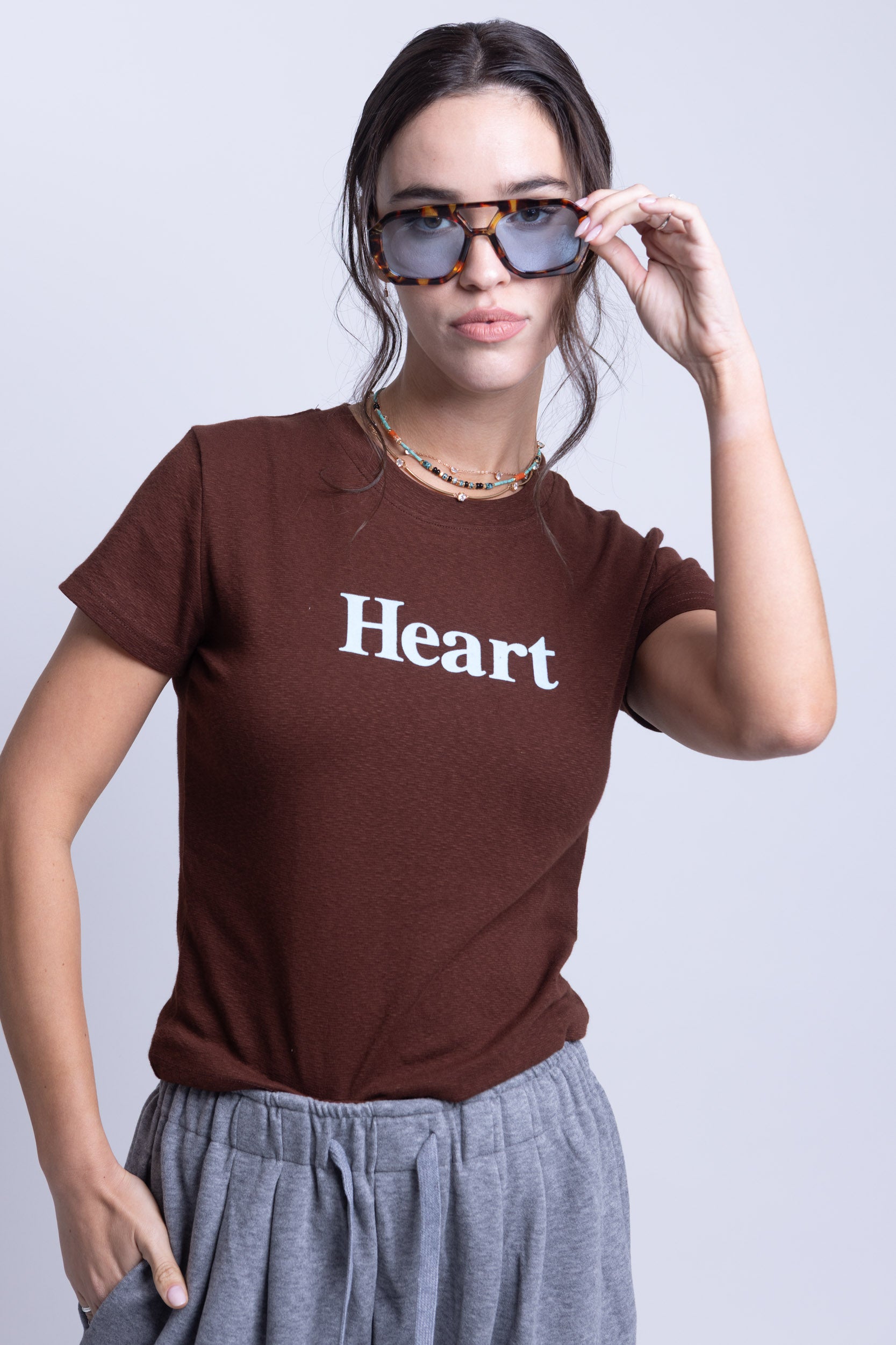 חולצת טי הארט חום