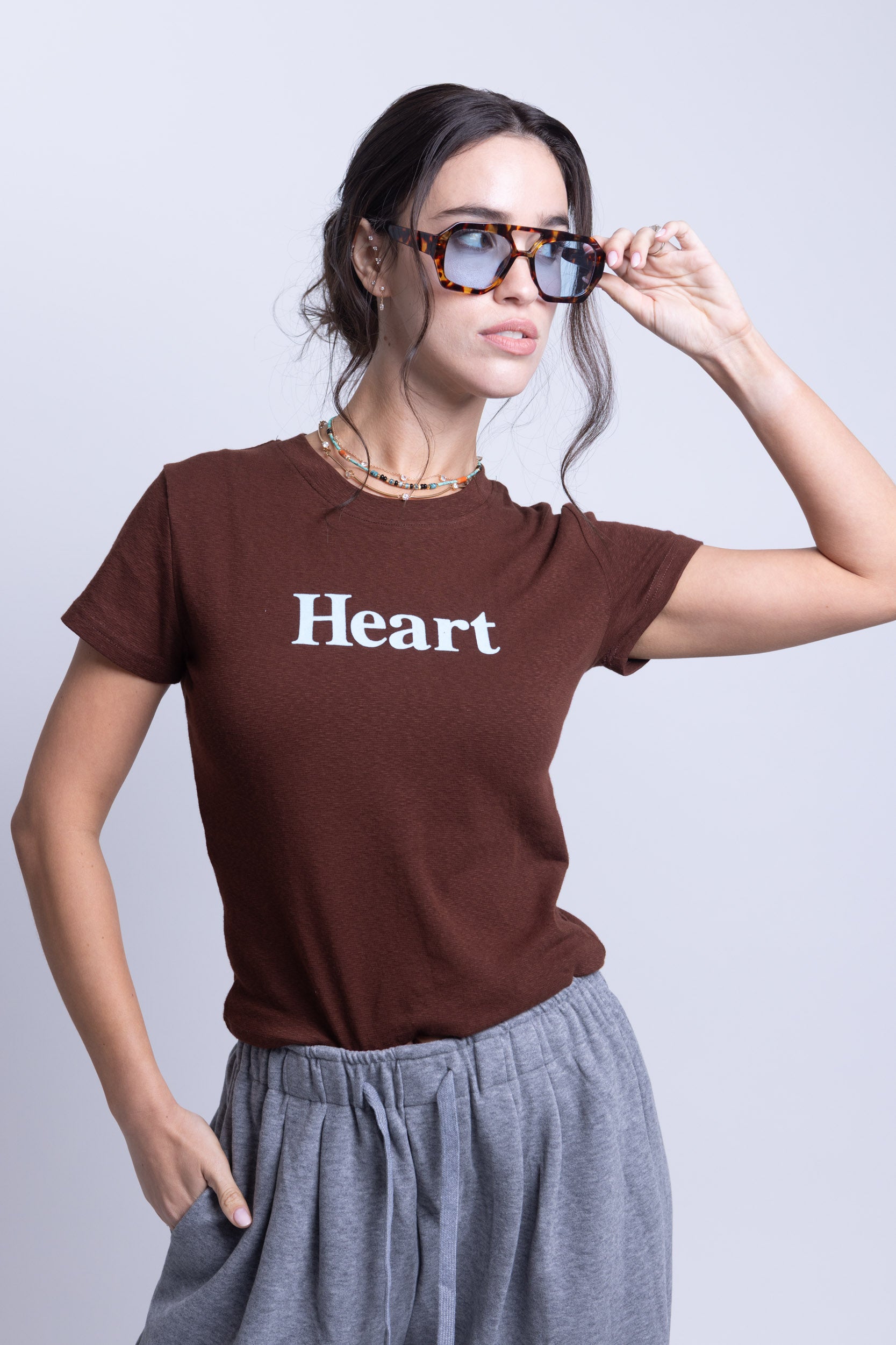 חולצת טי הארט חום