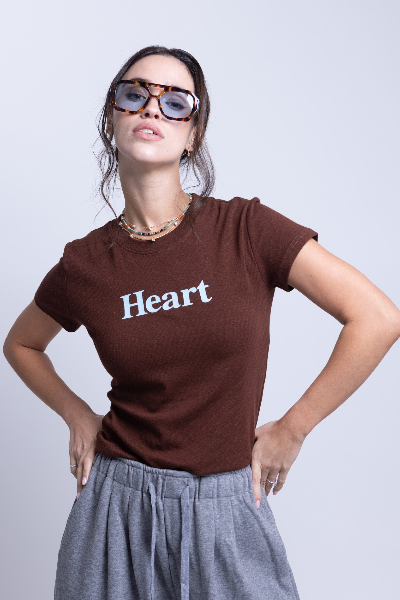 חולצת טי הארט חום