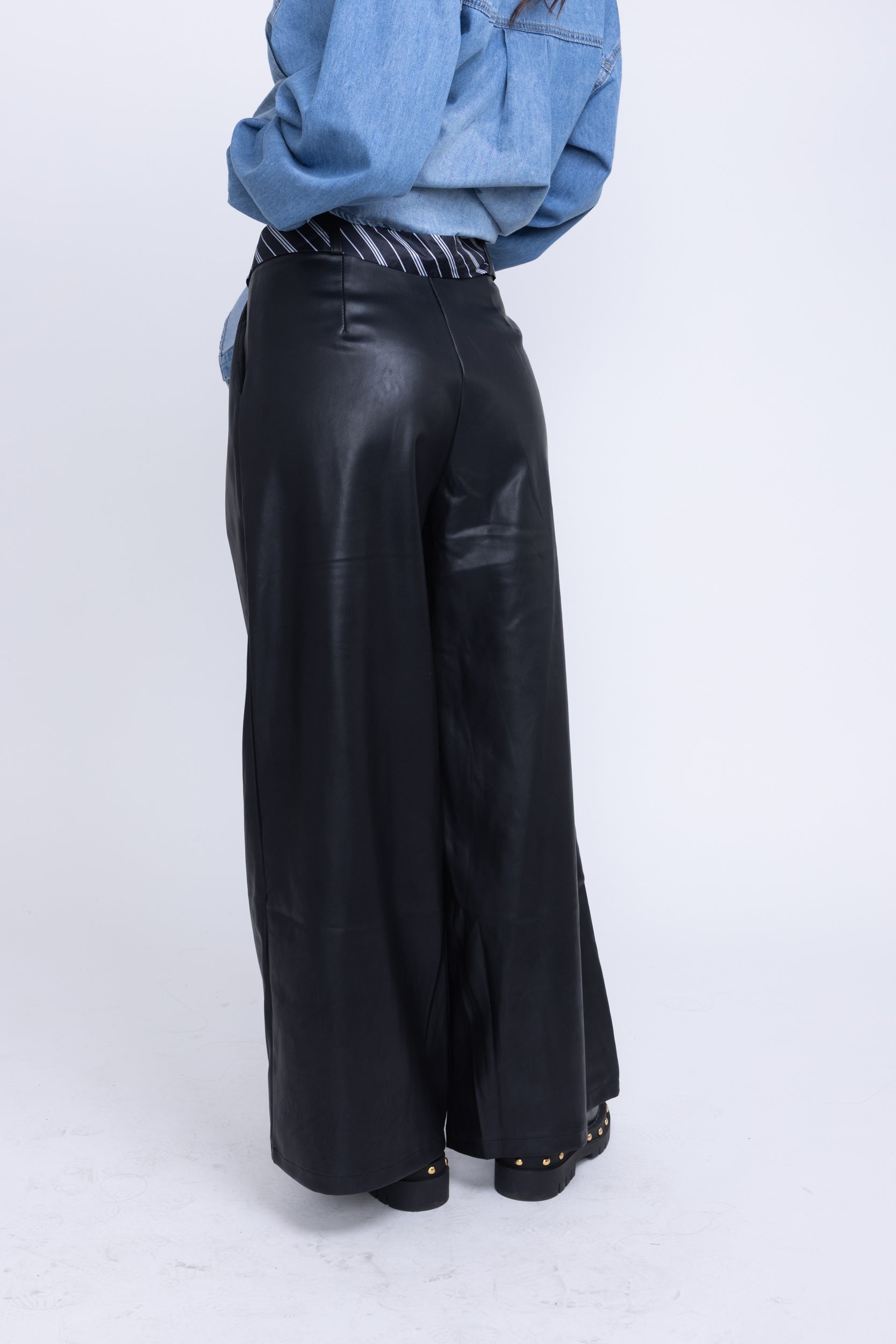 מכנס דמוי עור אלכס שחור