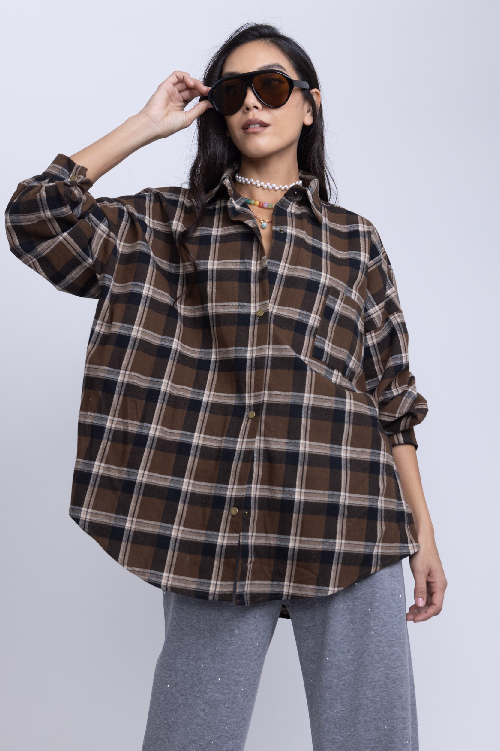 מכופתרת אייזק משבצות חום