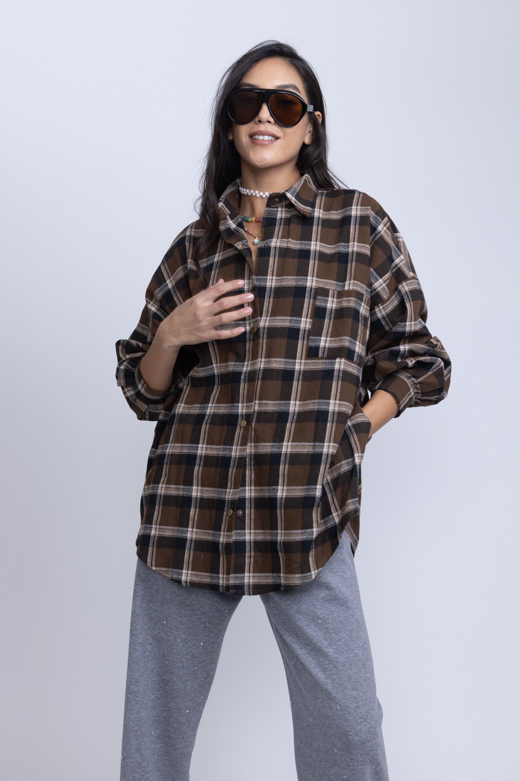 מכופתרת אייזק משבצות חום