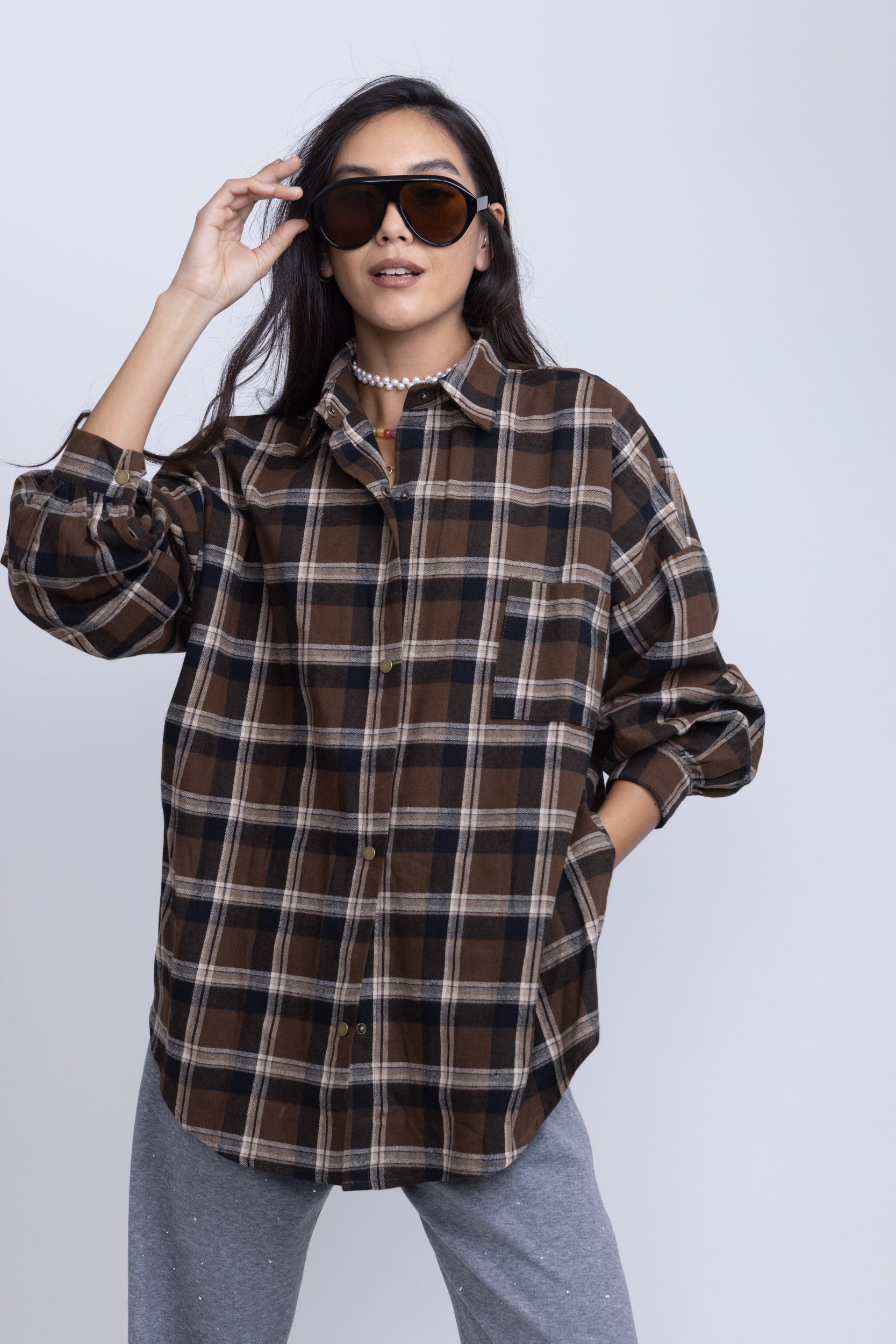 מכופתרת אייזק משבצות חום