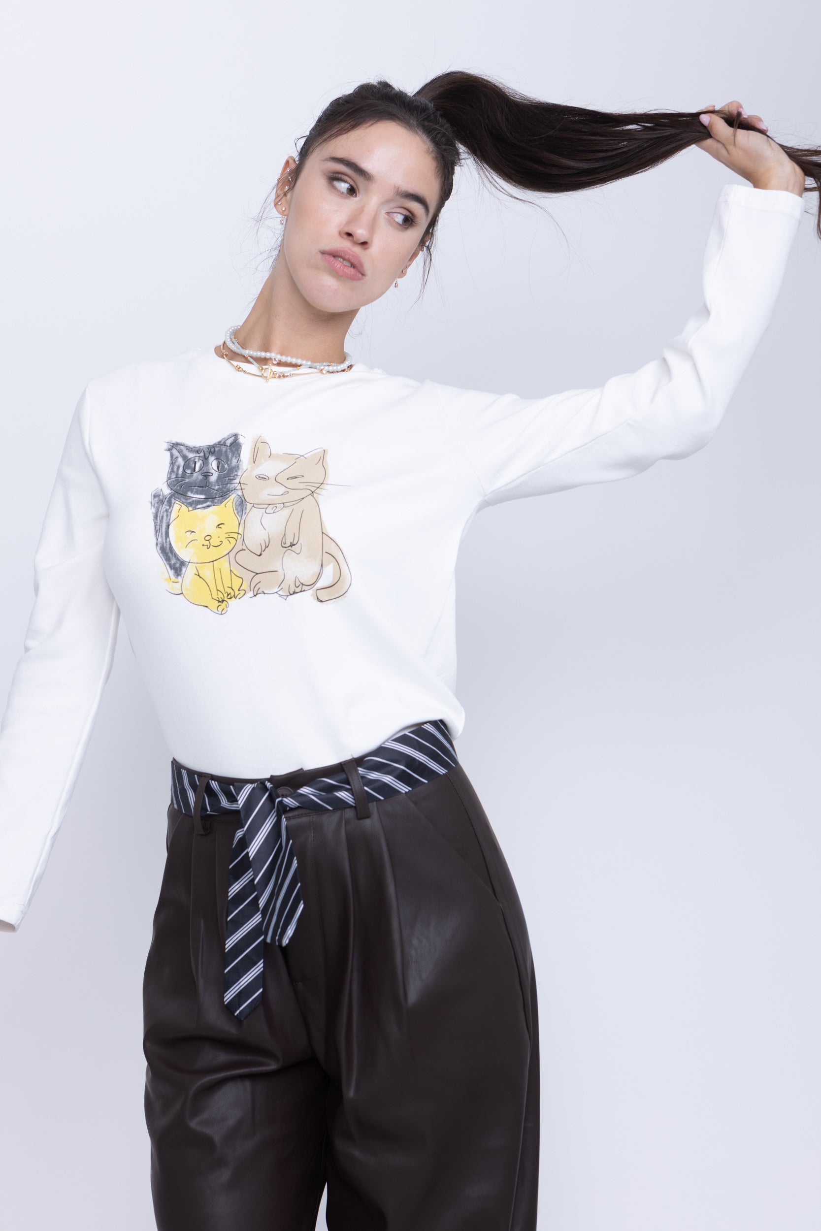 חולצת קיטי ש.ארוך