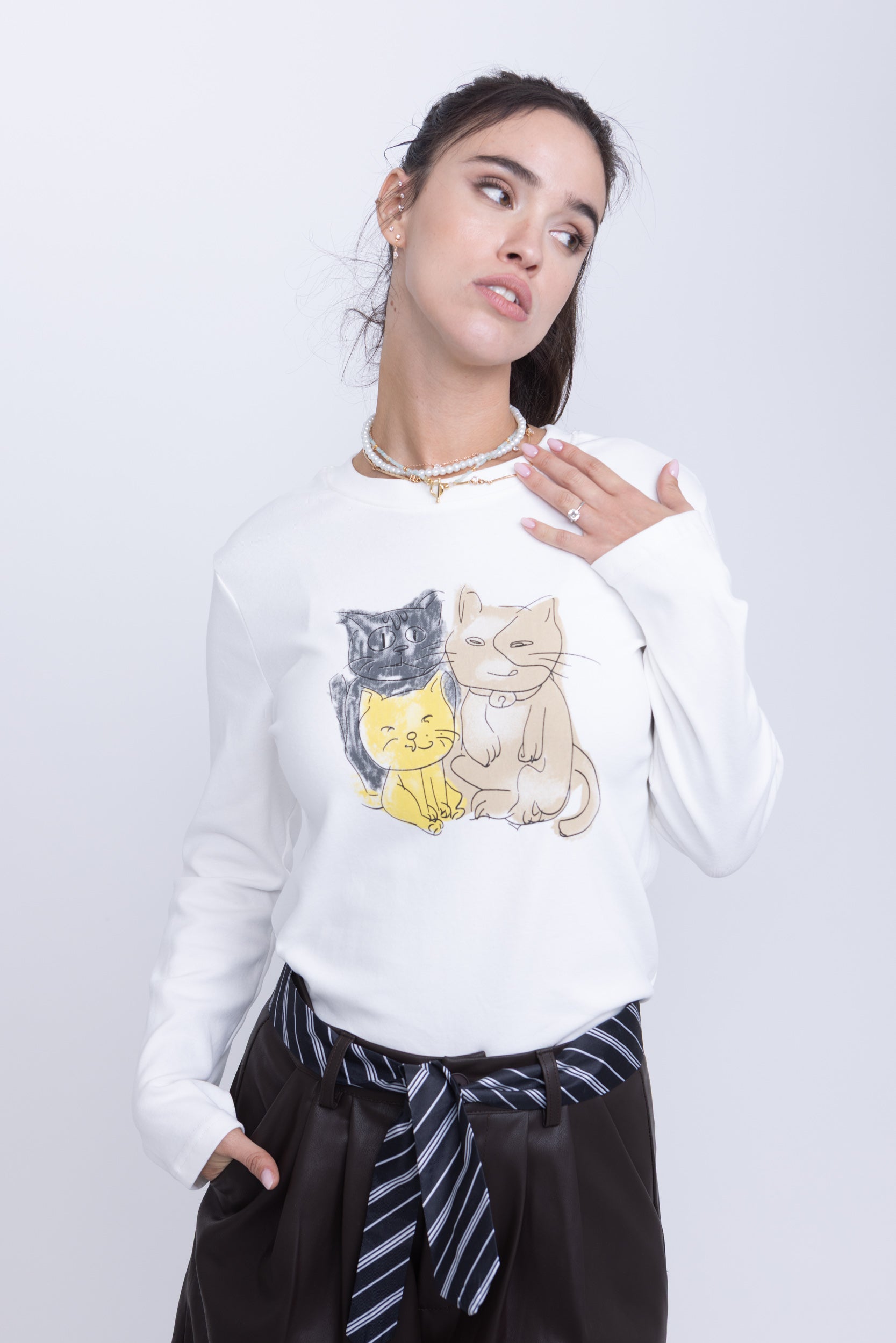 חולצת קיטי ש.ארוך