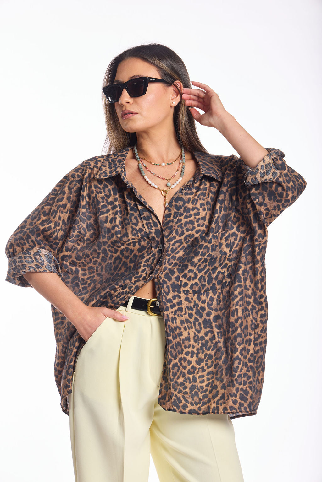 מכופתרת אניטה מנומר